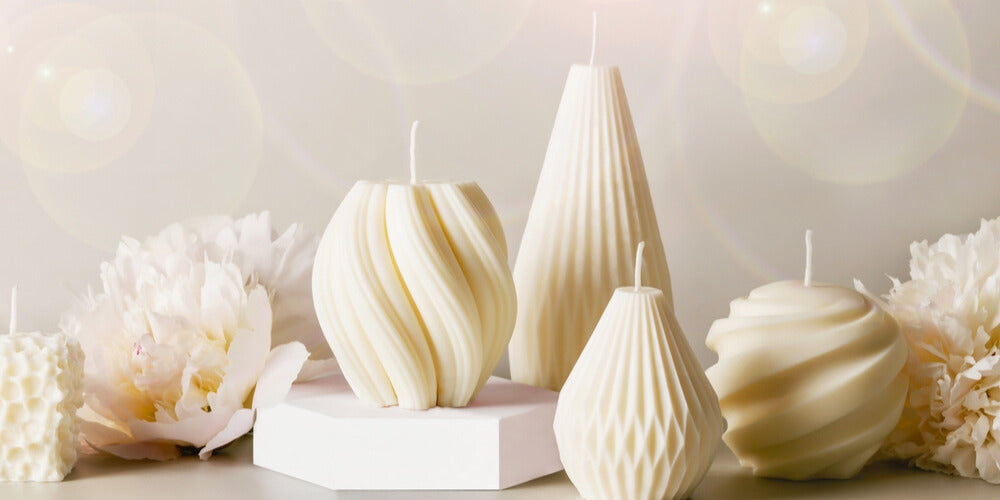 Auf diesem Bild sieht man handgemachte Duftkerzen, diese sind perfekt als Dekoration geeignet. Sie sind aus umweltfreundlichem und nachhaltigem Wachs hergestellt und eignen sich als Geschenk für Freunde und Familie.