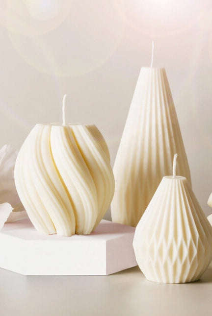 Auf diesem Bild sieht man handgemachte Duftkerzen, diese sind perfekt als Dekoration geeignet. Sie sind aus umweltfreundlichem und nachhaltigem Wachs hergestellt und eignen sich als Geschenk für Freunde und Familie.