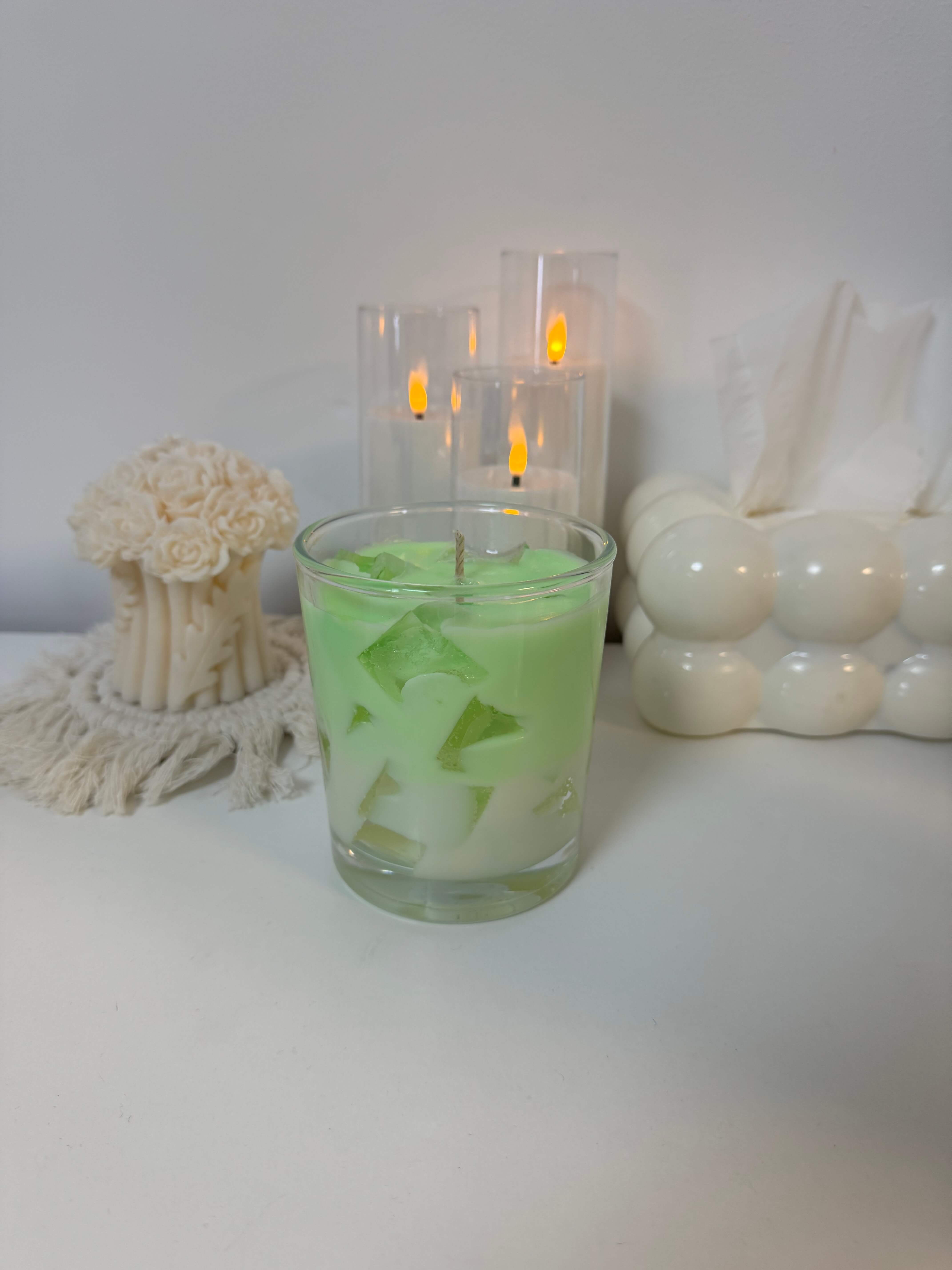 Sojawachs-Kerze im Matcha-Vanille-Duft – schafft eine erfrischende und gleichzeitig beruhigende Umgebung für Ihr Zuhause.