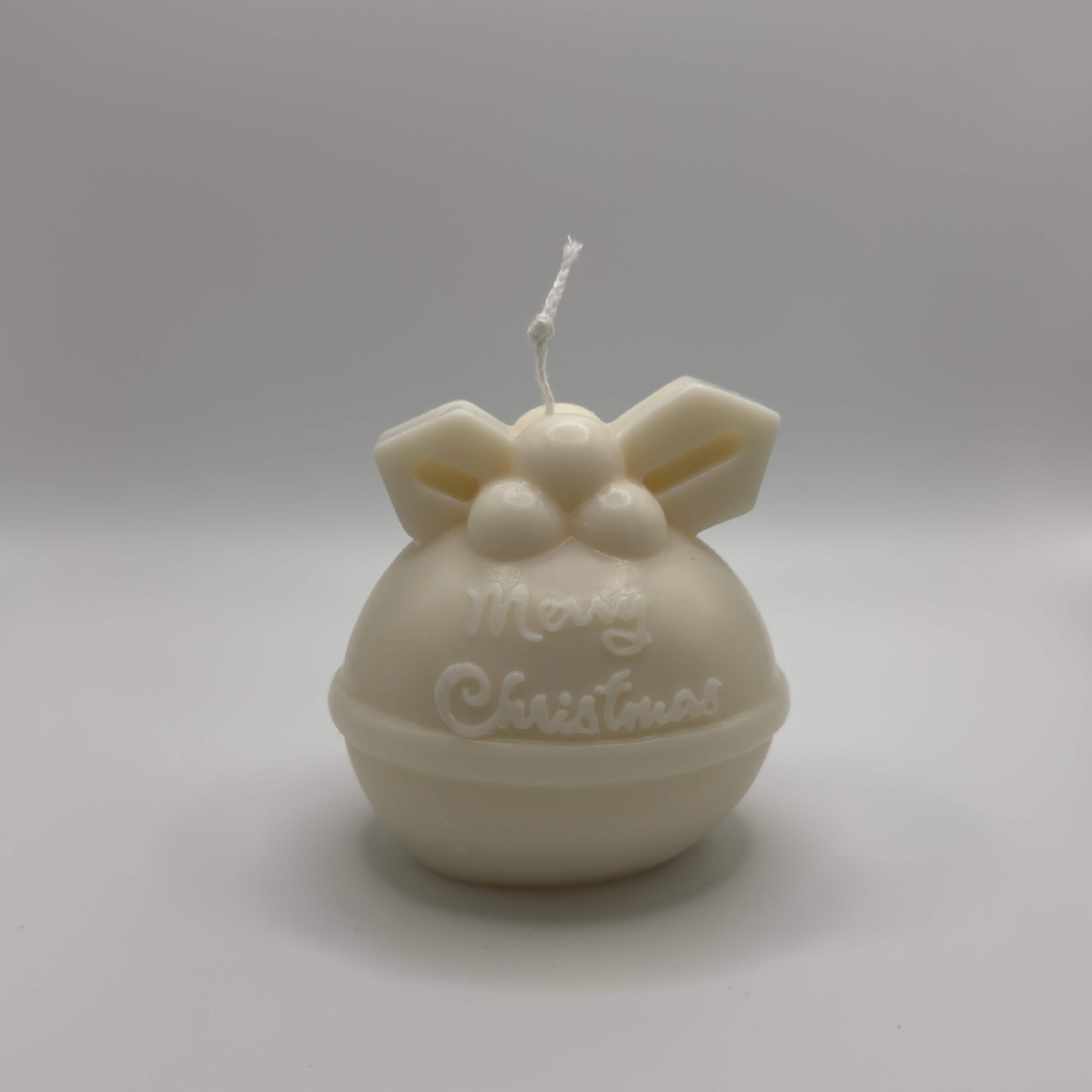 Mistletoe Merry Sojawachs-Kerze, festlich verziert mit Mistelzweig und ‘Merry Christmas’ Schriftzug für eine stimmungsvolle Weihnachtsatmosphäre.