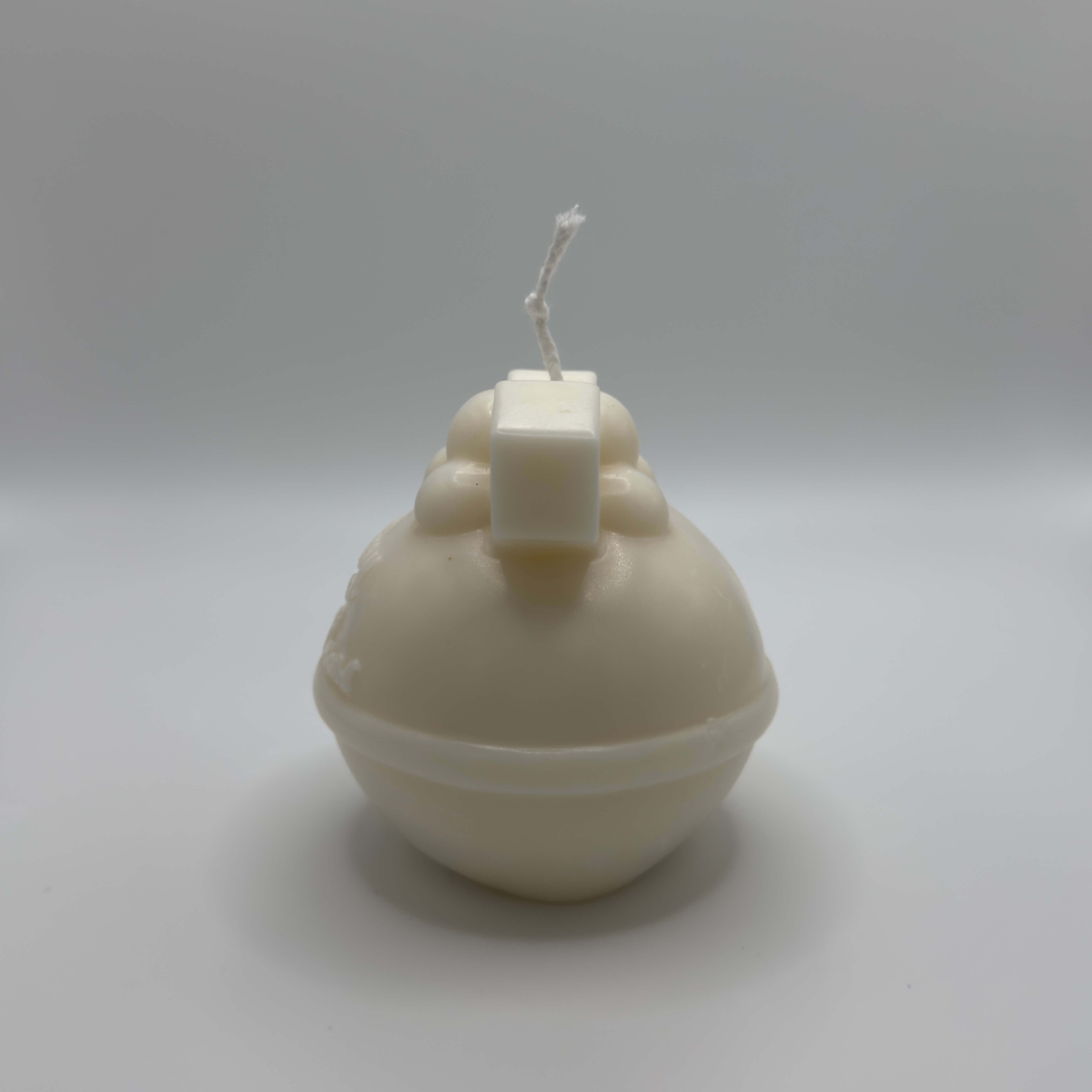 Mistletoe Merry Sojawachs-Kerze, umweltfreundlich und handgefertigt, mit Mistelzweig und ‘Merry Christmas’ für festliche Momente.