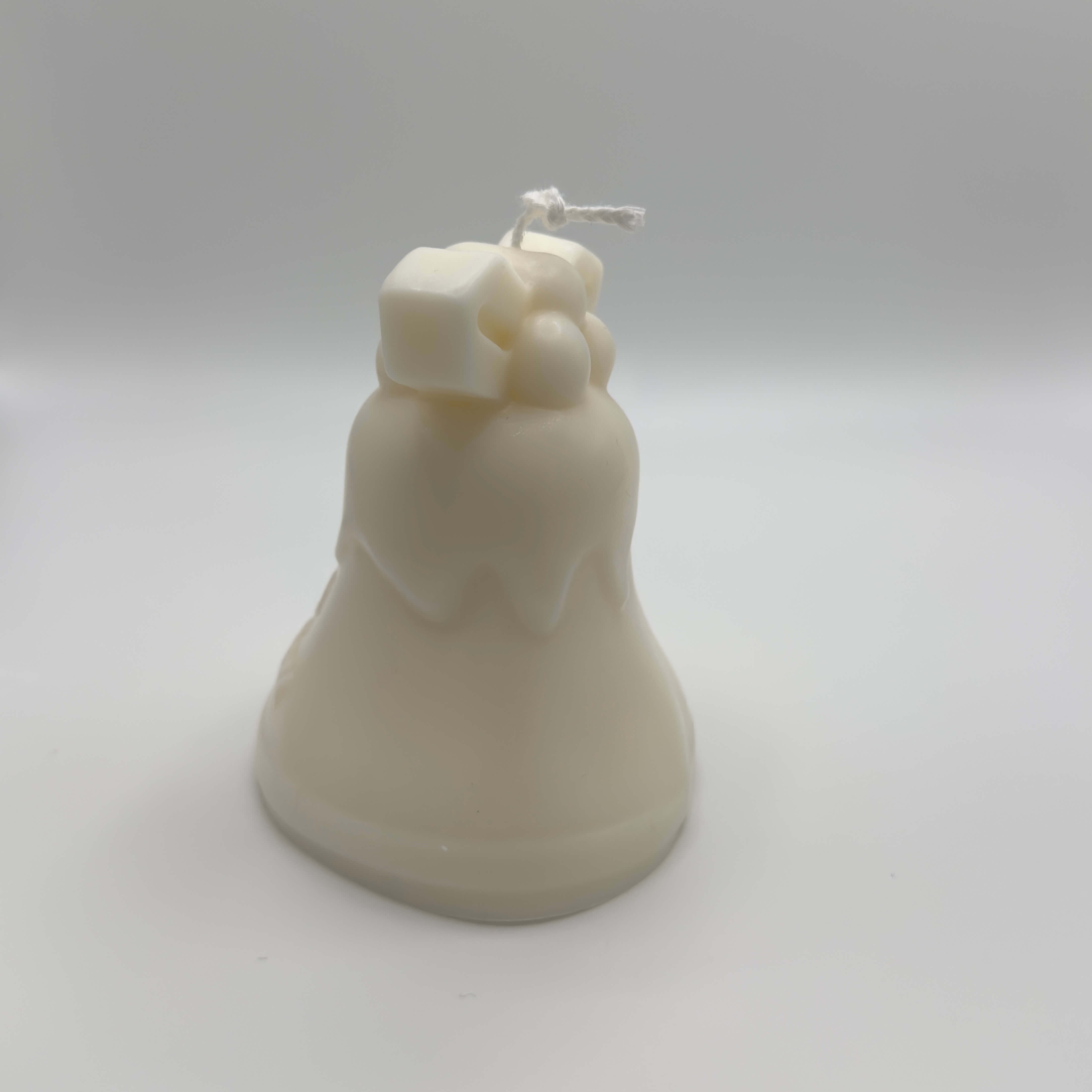 Mistletoe Bell Sojawachs-Kerze, handgefertigt aus Sojawachs, in Glockenform, umweltfreundlich und festlich geschmückt.