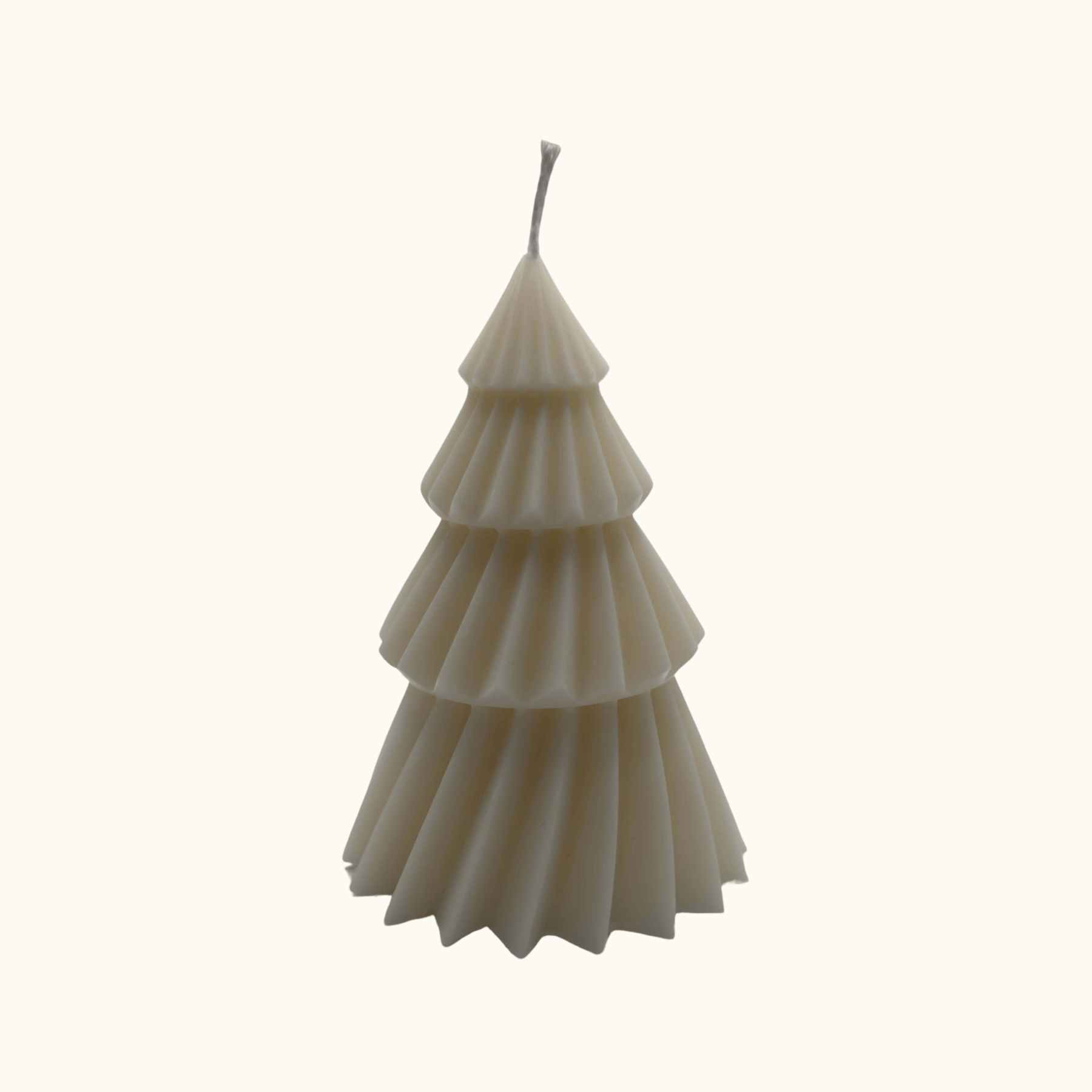 Nordic Pine Sojawachs-Kerze, eine stilvolle Weihnachtsdekoration mit Tannenbaumform und einer eleganten, natürlichen Ausstrahlung für dein Zuhause.