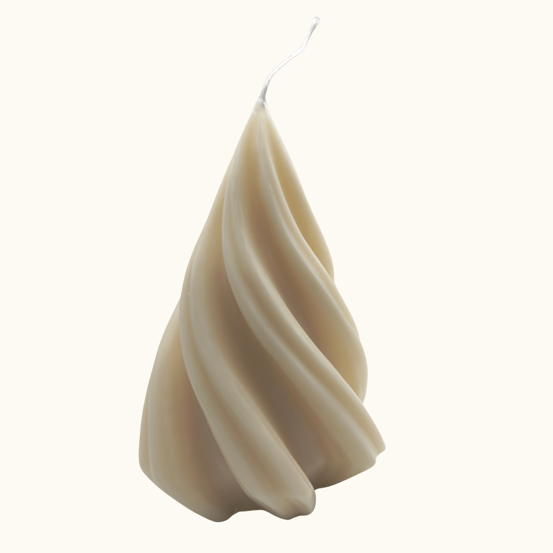 Spiral Pine Tree Sojawachs-Kerze, handgefertigte spiralförmige Tanne für eine moderne und nachhaltige Weihnachtsatmosphäre.