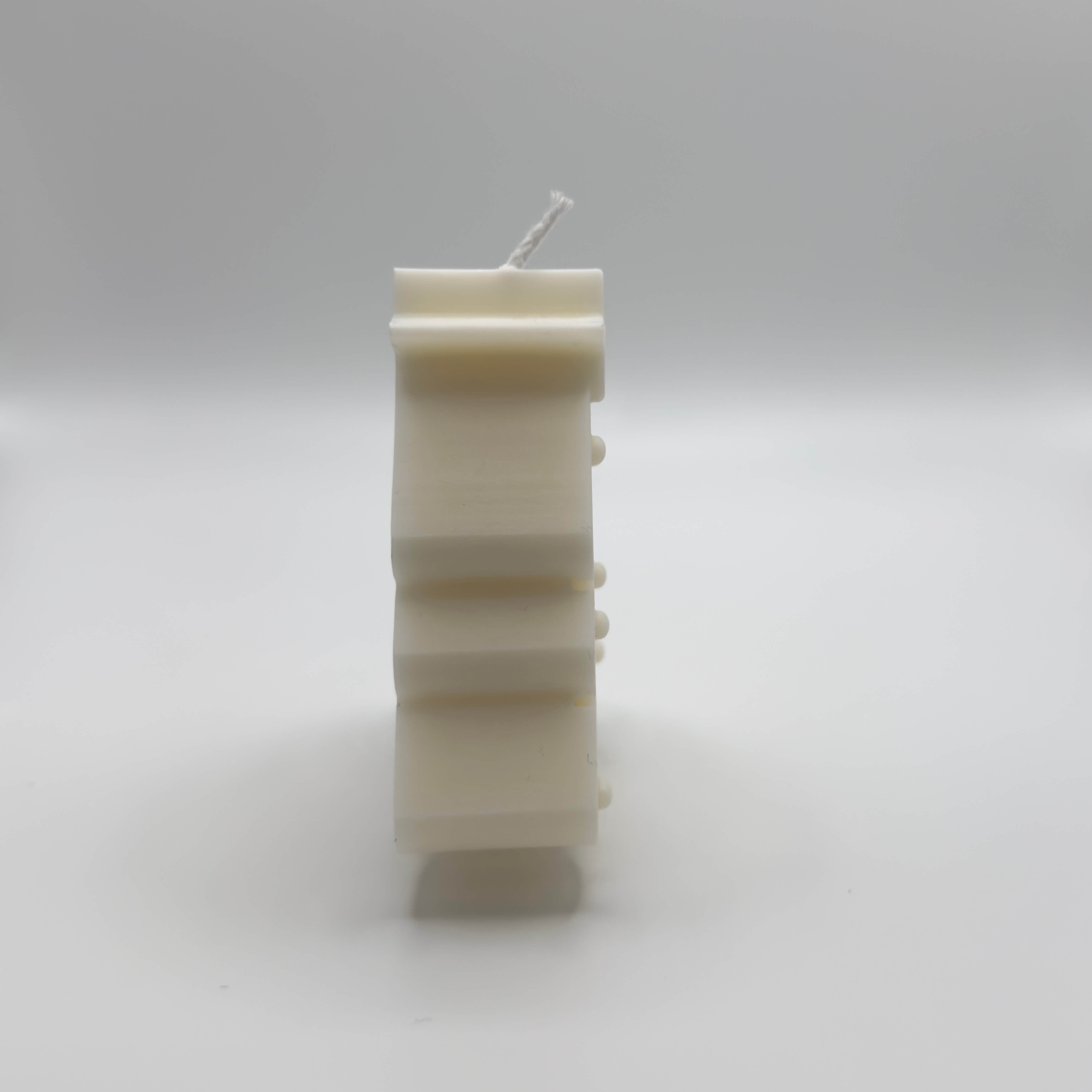 Tiny Christmas Tree Sojawachs-Kerze, perfekte Weihnachtsdeko im Miniaturformat, liebevoll geschmückt.