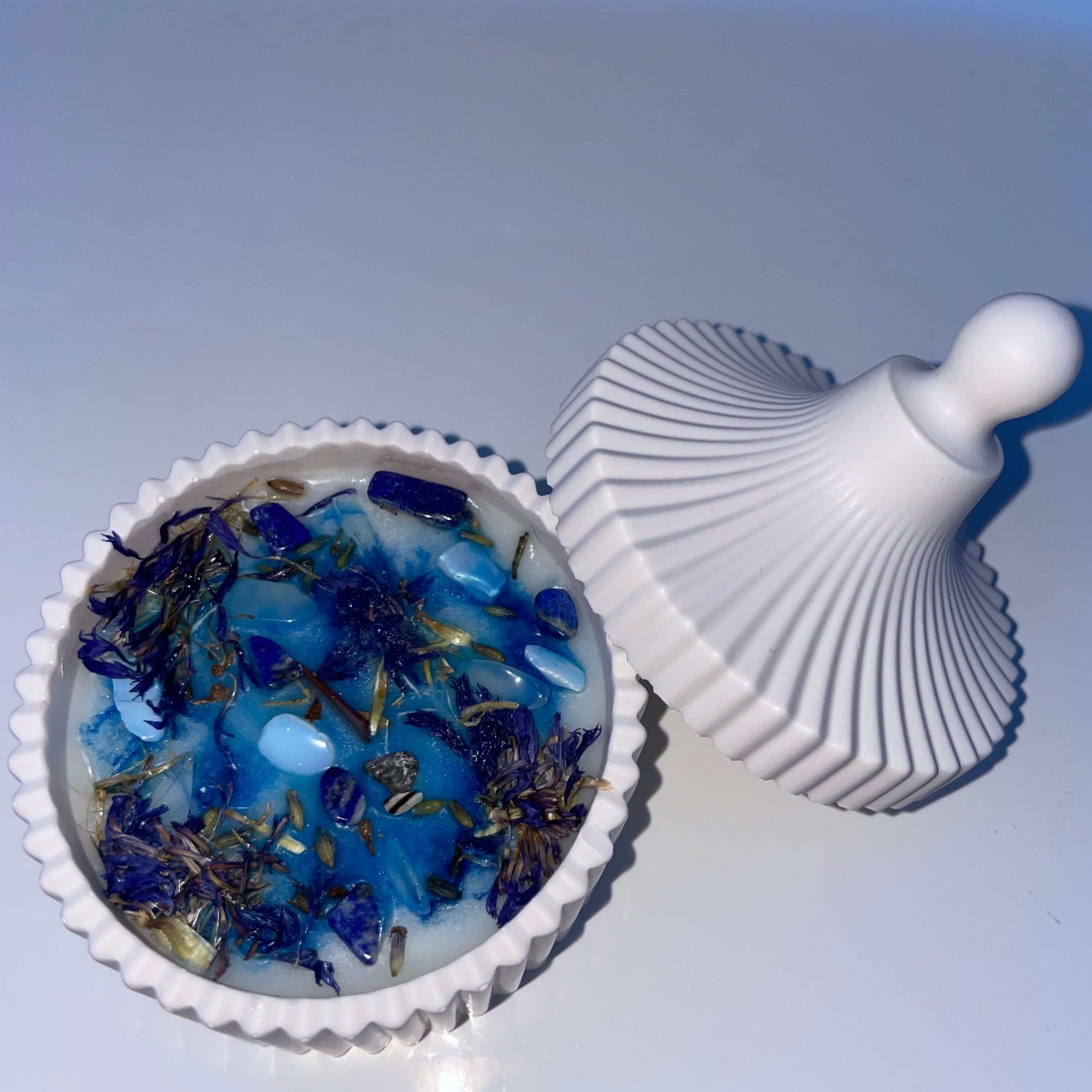 Die Blue Lagoon Radiance Kerze ist perfekt als Deko für jedes Zuhause geeignet.