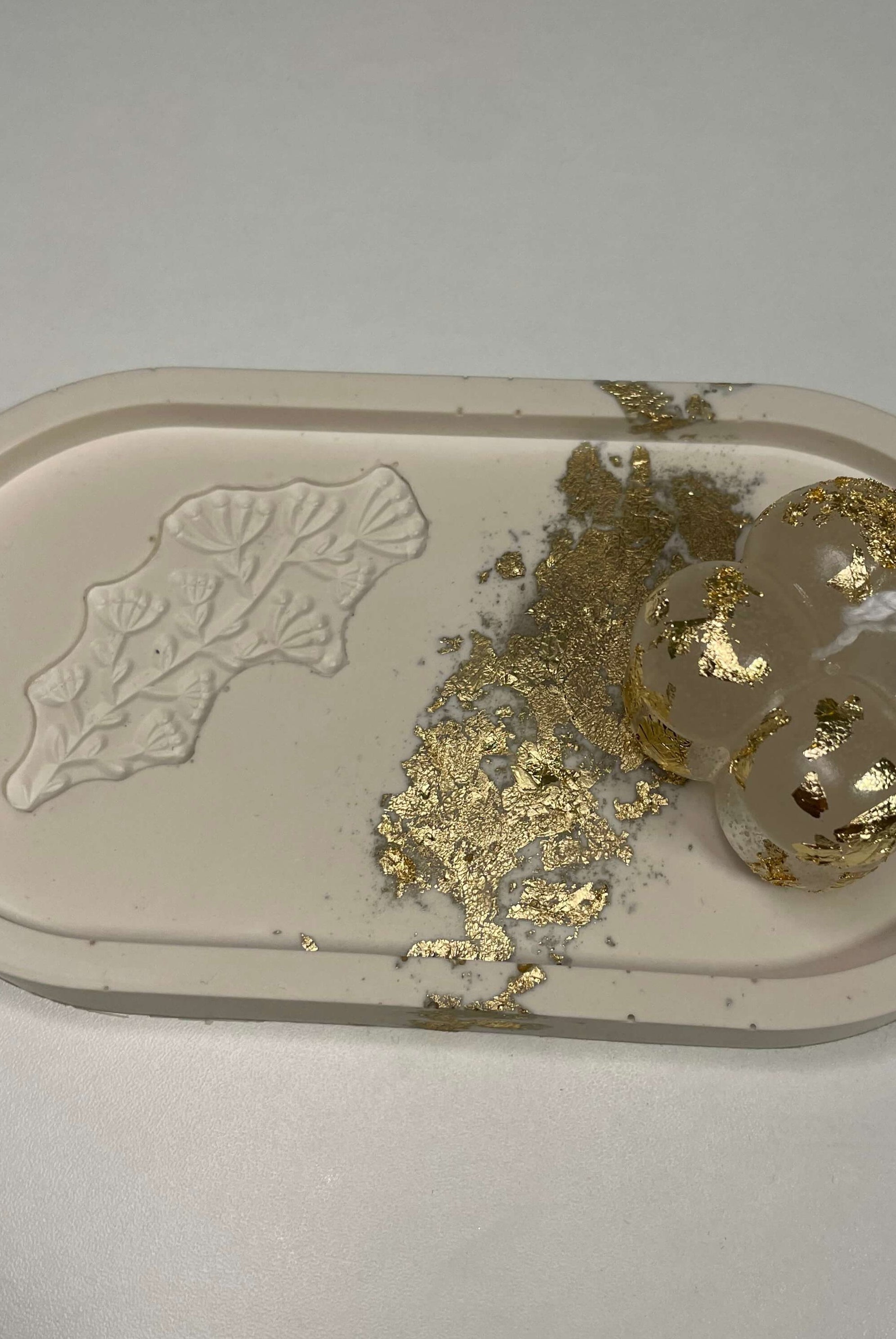 Hier sieht man unser Bubble Bliss Geschenke-Set. Es ist perfekt als Dekoration geeignet. Es sieht elegant und ästhetisch aus.