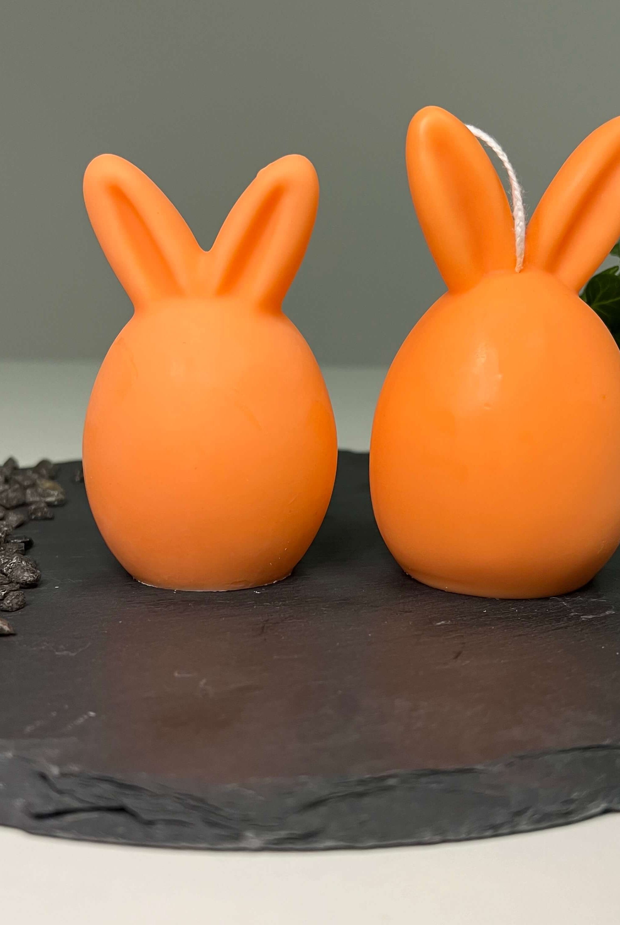Hier sieht man unsere Bunny Breeze Easter Egg Kerzen. Mit ihrem Hasen und Osterei Design sind sie perfekt als Dekoration geeignet. Sie sehen elegant, ästhetisch und stilvoll aus.