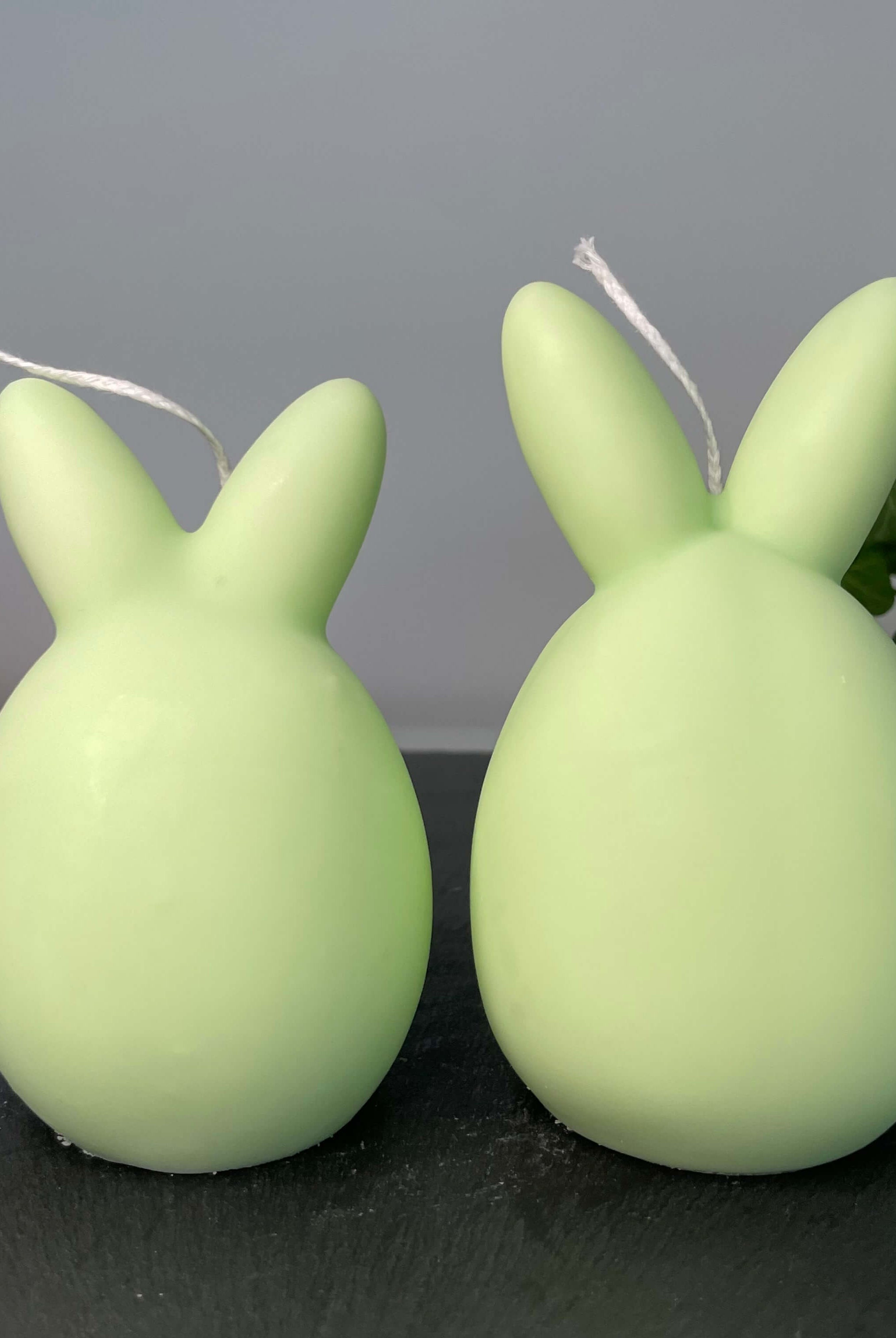 Unsere Bunny Breeze Easter Egg Kerzen sind in verschiedenen Düften erhältlich. Die Düfte haben einen angenehmen und beruhigenden Geruch. Sie sind perfekt für gemütliche Tage. In Hellgrün.