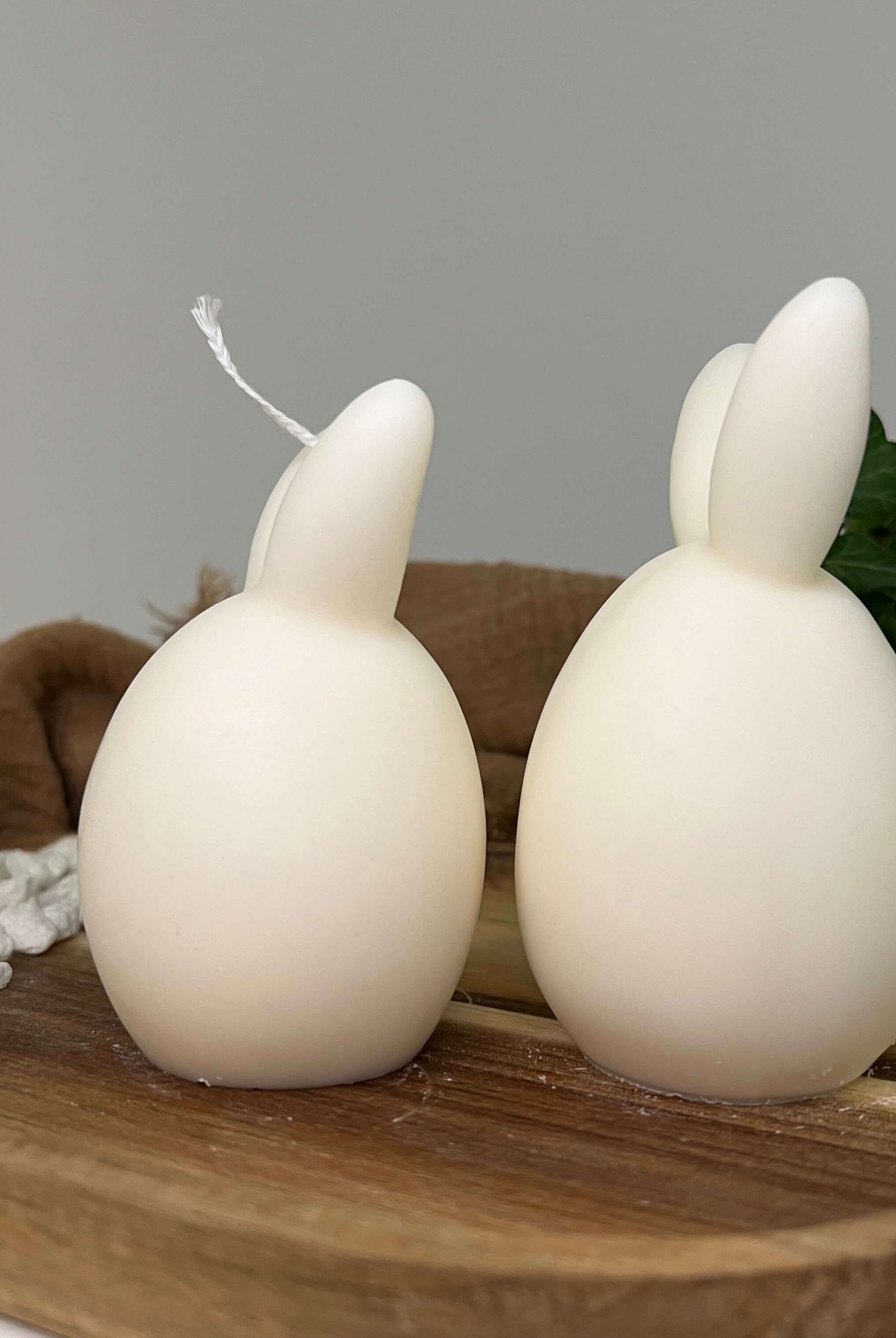 Unsere Bunny Breeze Easter Egg Kerzen sind mit ihrem Osterei und Hasen Design perfekt als Ostergeschenk und Gastgeschenk geeignet. Sie sind aus hochwertigem Sojawachs handgefertigt. In weiß.