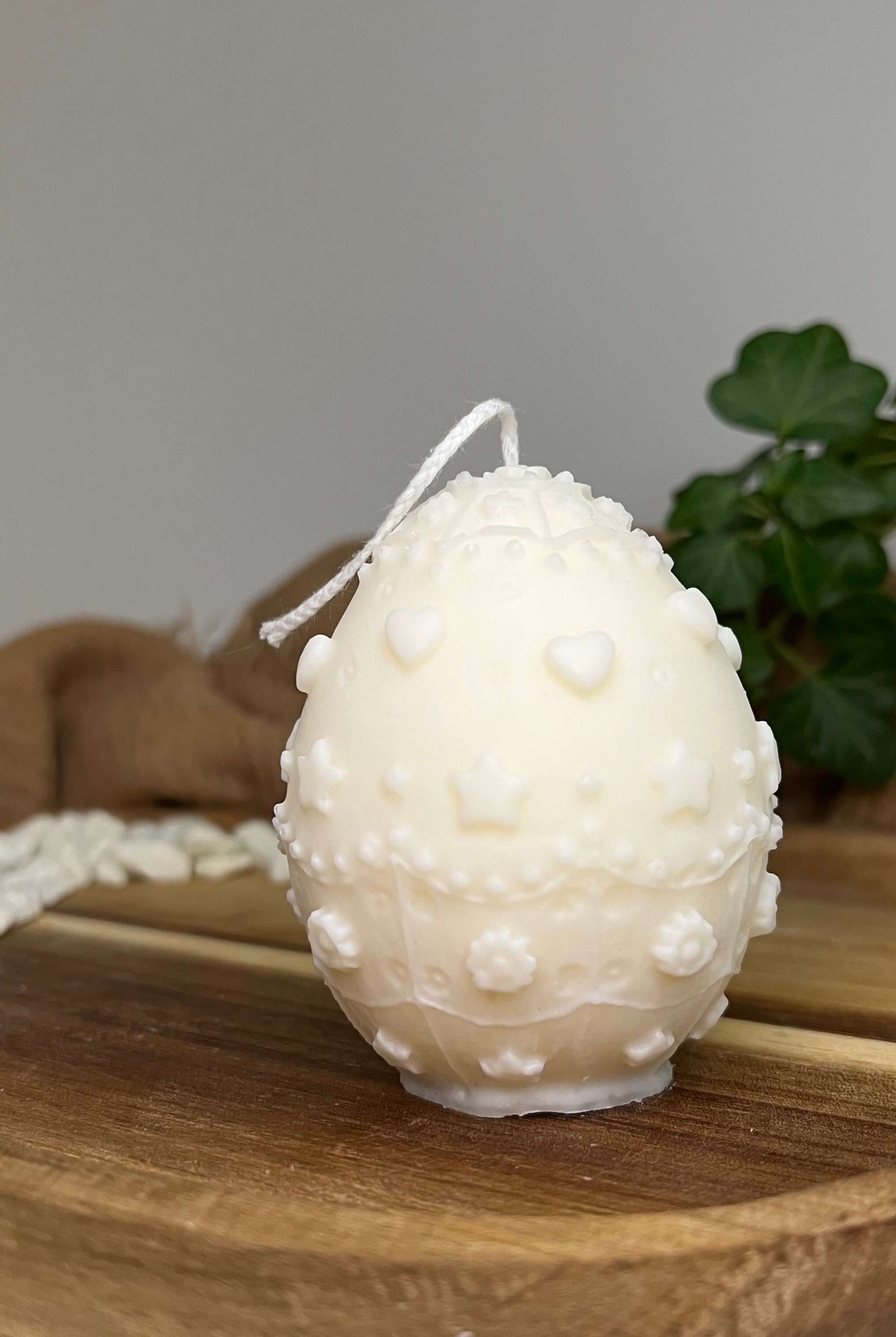 Unsere Bunny Celebration Egg Kerze, handgemacht aus hochwertigem Sojawachs. Diese Osterkerze ist das ideale Ostergeschenk.