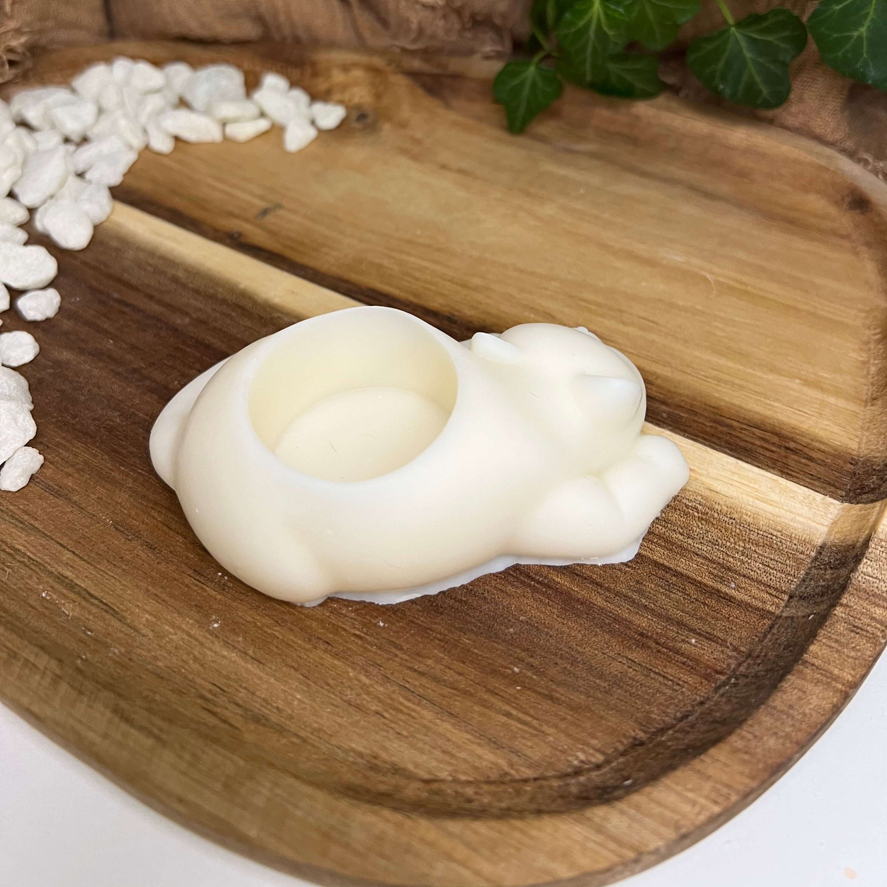 Unsere Catnap Glow. Sie ist in verschiedenen Düften erhältlich. Die Düfte haben einen angenehmen und beruhigenden Geruch. Perfekt für gemütliche Tage.