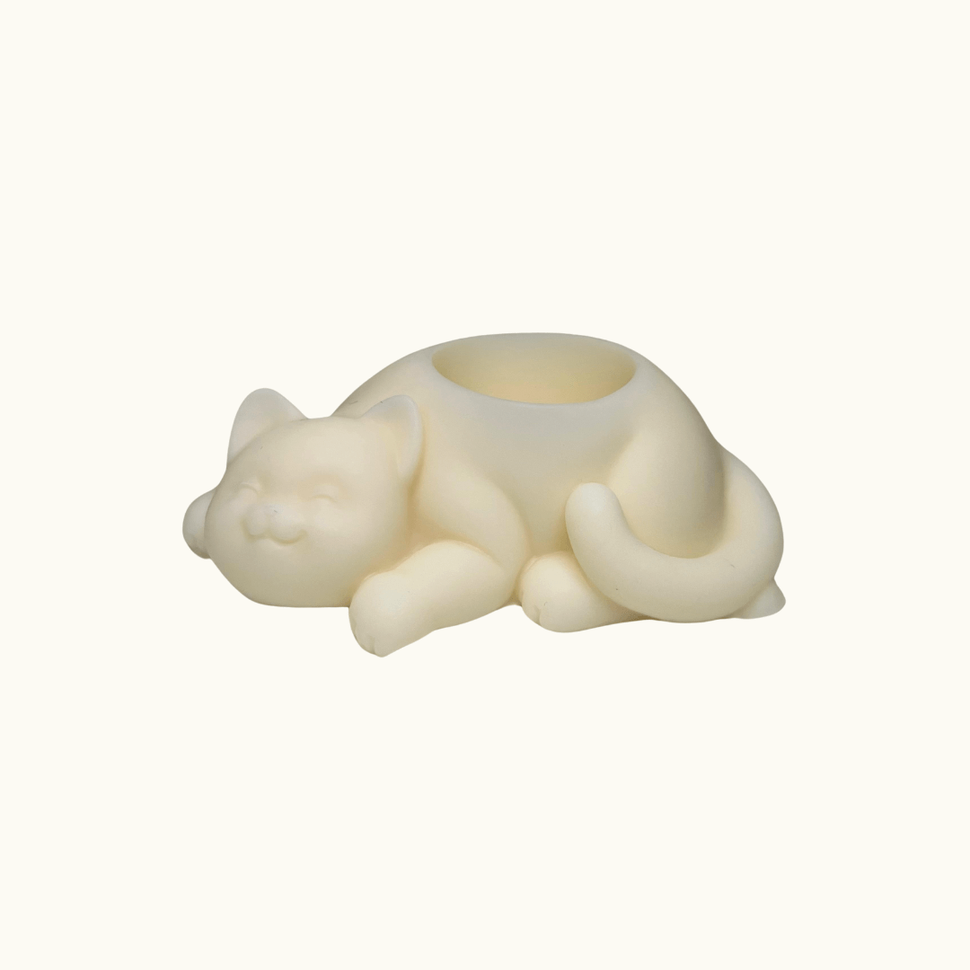 Auf diesem Bild sieht man unsere Catnap Glow. Sie ist handgemacht aus Bio Sojawachs und deswegen nachhaltig, vegan und umweltfreundlich.