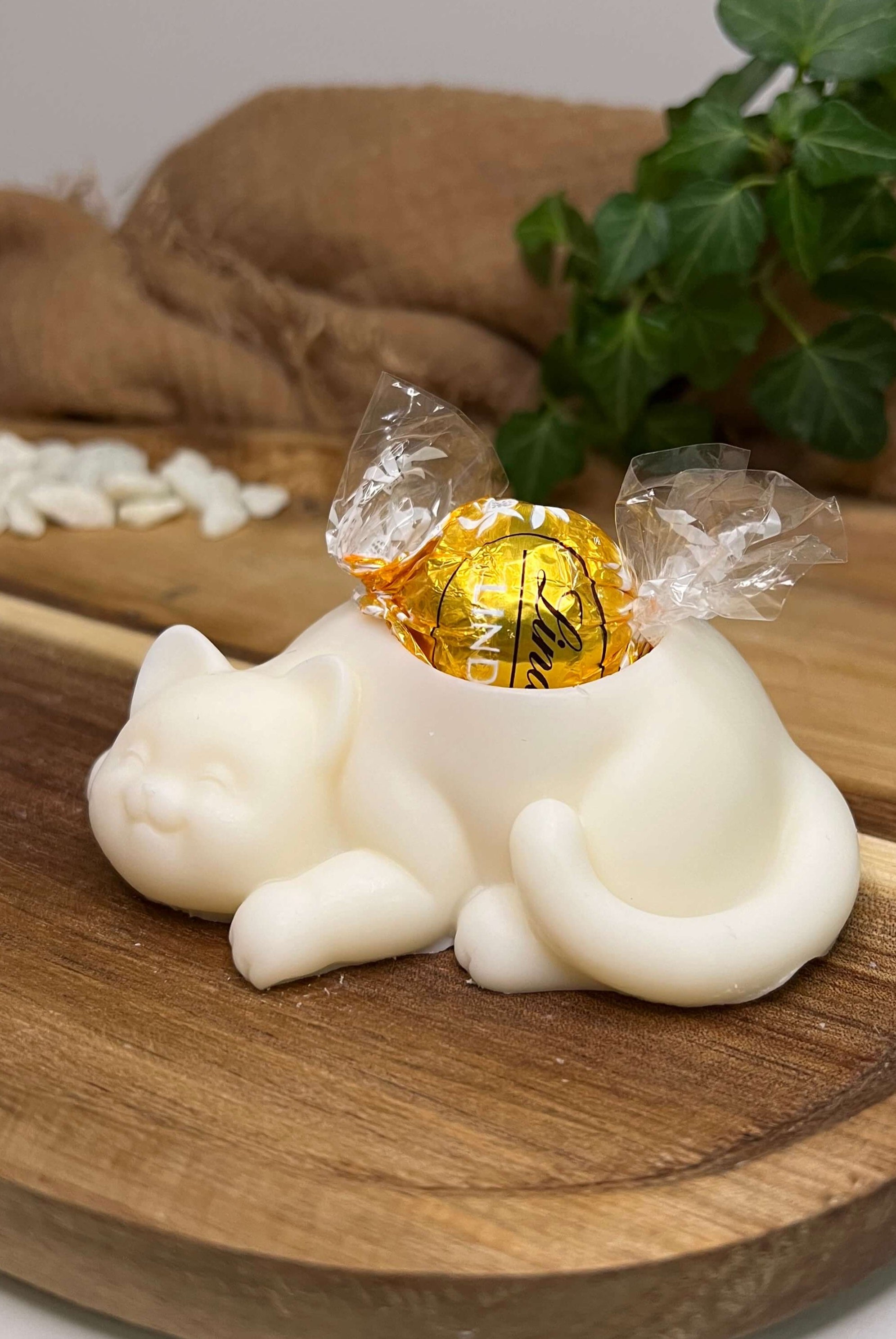 Catnap Glow ist perfekt geeignet als Geburtstagsgeschenk, Valentinstagsgechenk, Verlobungsgeschenk, Hochzeitsgeschenk und Gastgeschenk. Das einzigartige Tierdesign strahlt pure Eleganz aus.