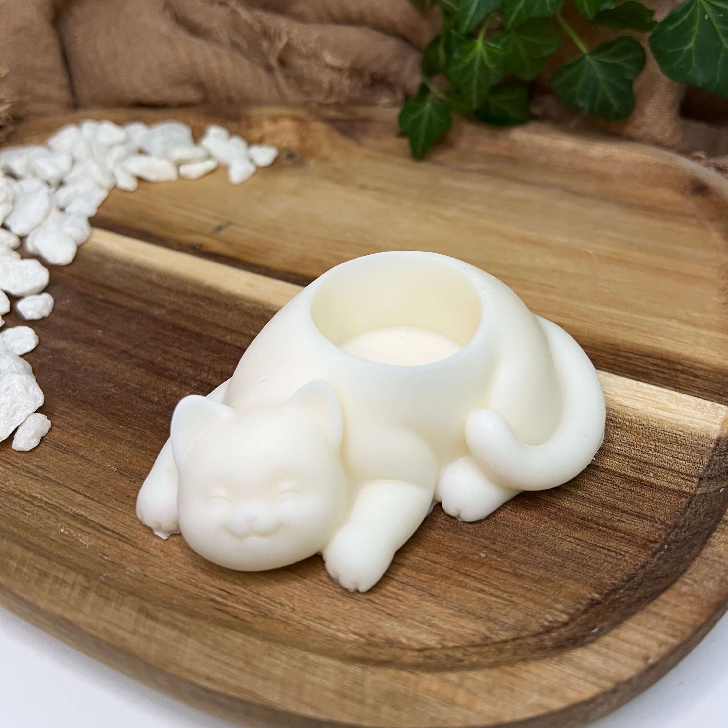 Hier sieht man unsere Catnap Glow. Mit ihrem Katzen Design ist sie perfekt als Dekoration geeignet. Sie sieht elegant und ästhetisch aus.