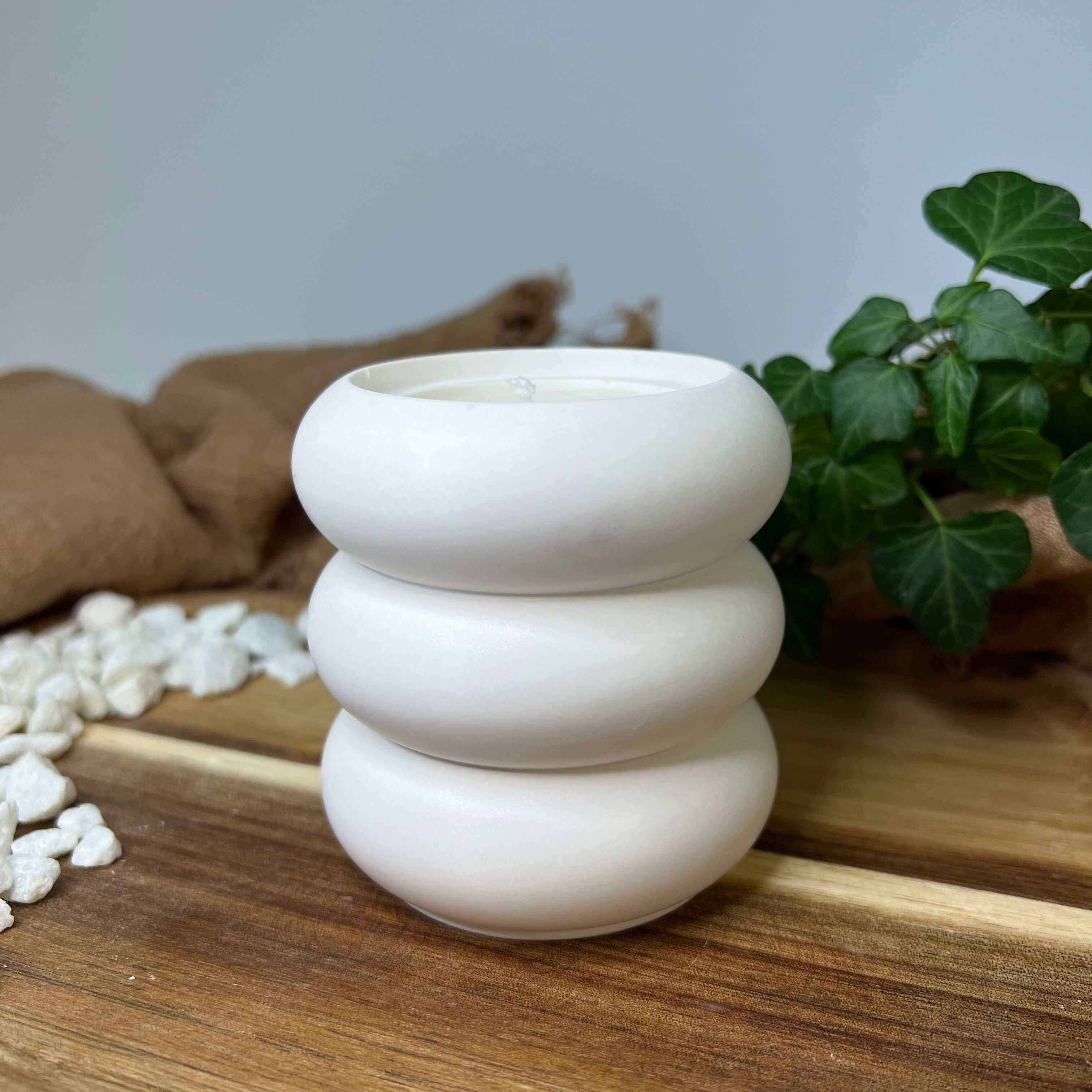 Die Celestial Bubble Elegance | Kerze ist die perfekte Osterkerze, Weihnachtskerze und Geburtstagskerze. Das einzigartige und stilvolle Design machen sie zu einem Unikat.