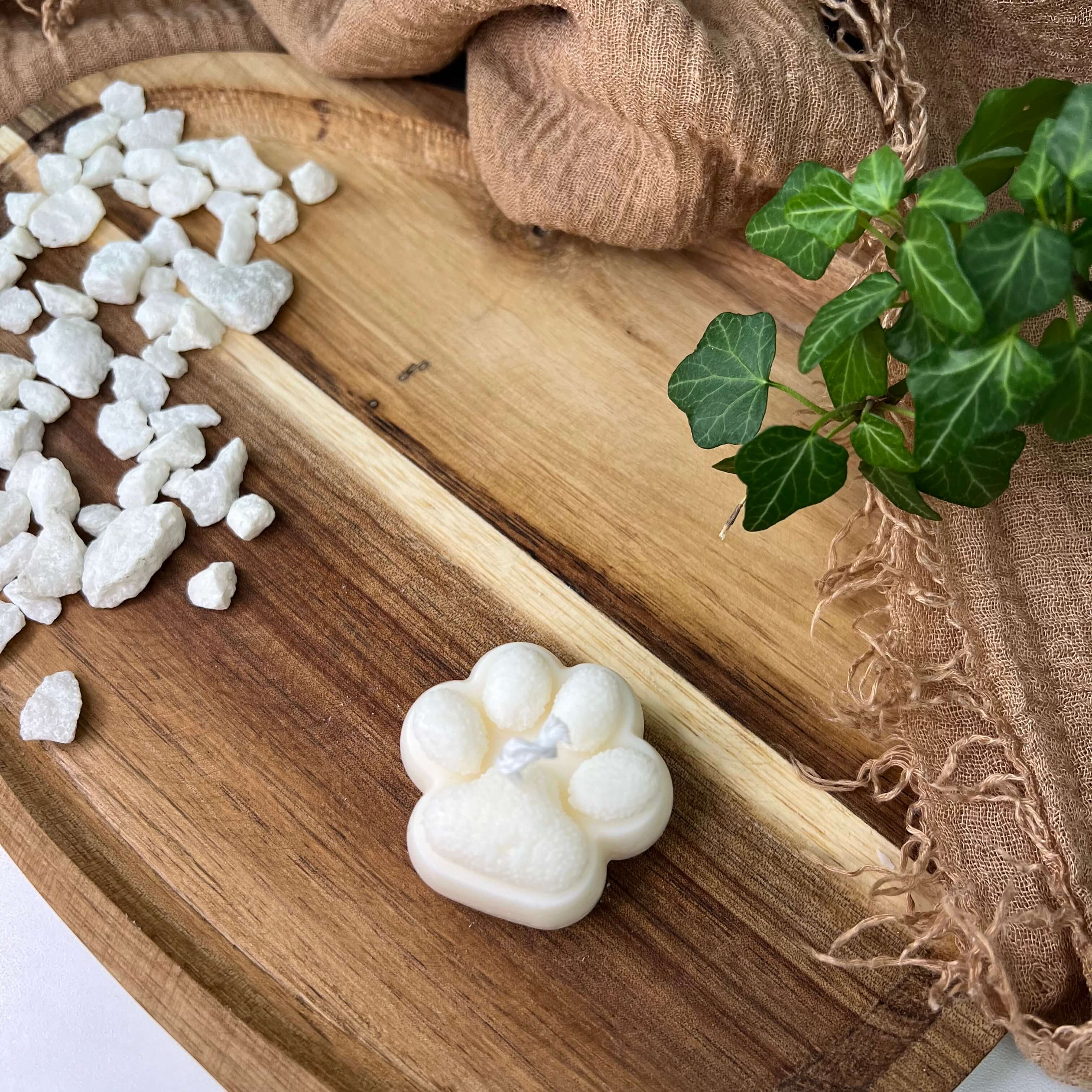 Die Pfoten Kerze Cozy Claw Candle. Sie ist elegant und ästhetisch. Sie ist auch einzigartig und stilvoll.