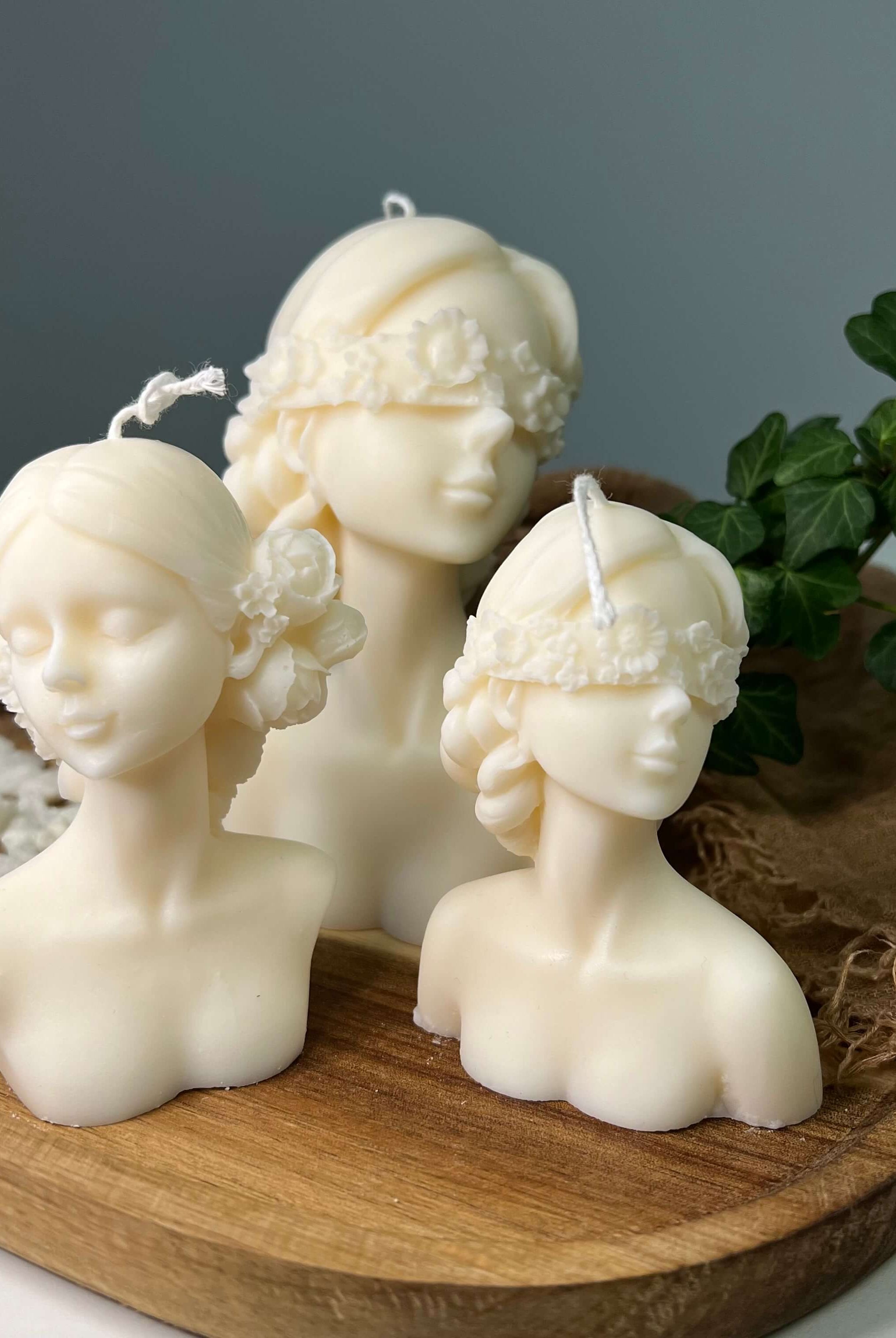 Glamourous Lady Kerzen. Hier sieht man den Größenunterschied von groß und klein.