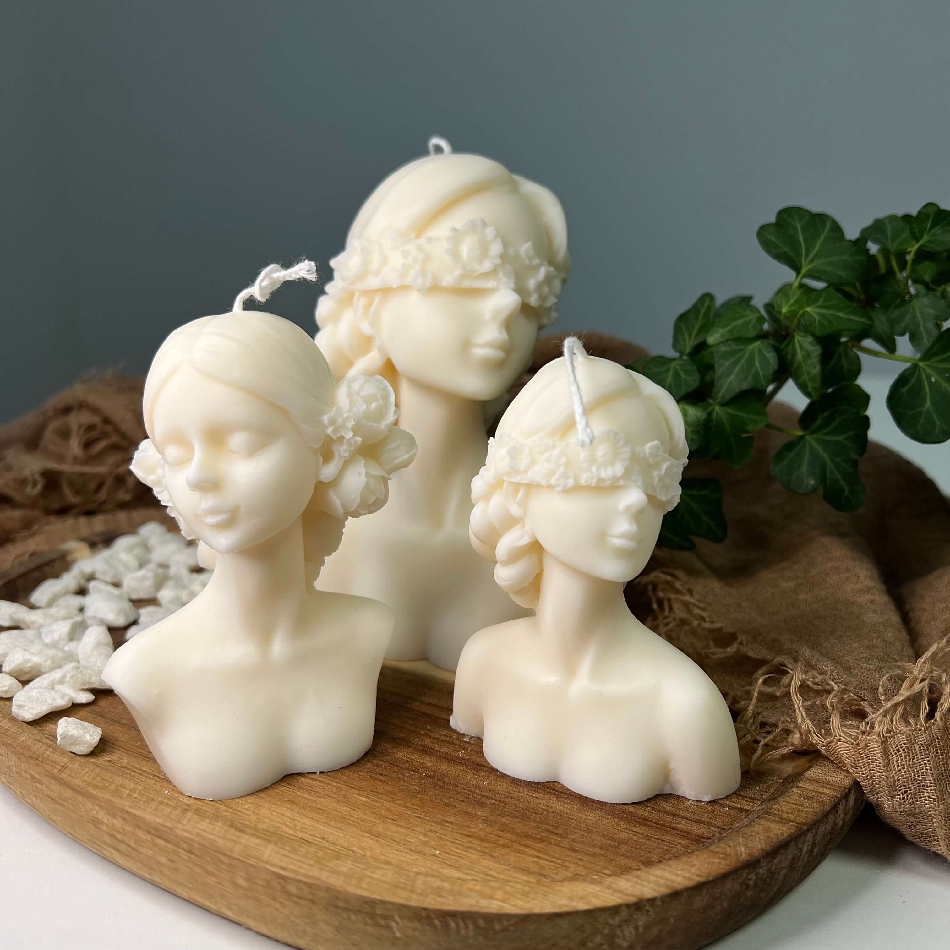 Glamourous Lady Kerzen. Hier sieht man den Größenunterschied von groß und klein.