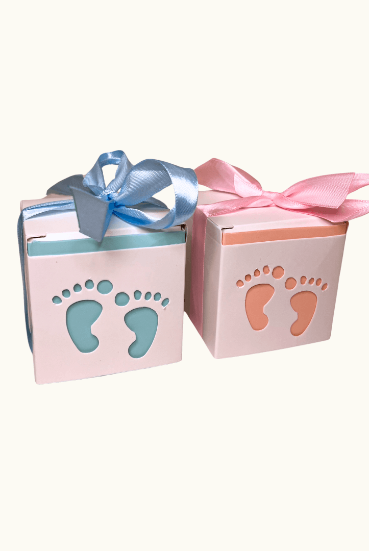 Auf diesem Bild sieht man unsere Dreamy Cloud Glow Gastgeschenk Kerze. Sie ist handgemacht aus Sojawachs und nachhaltig, sowie umweltfreundlich und vegan.