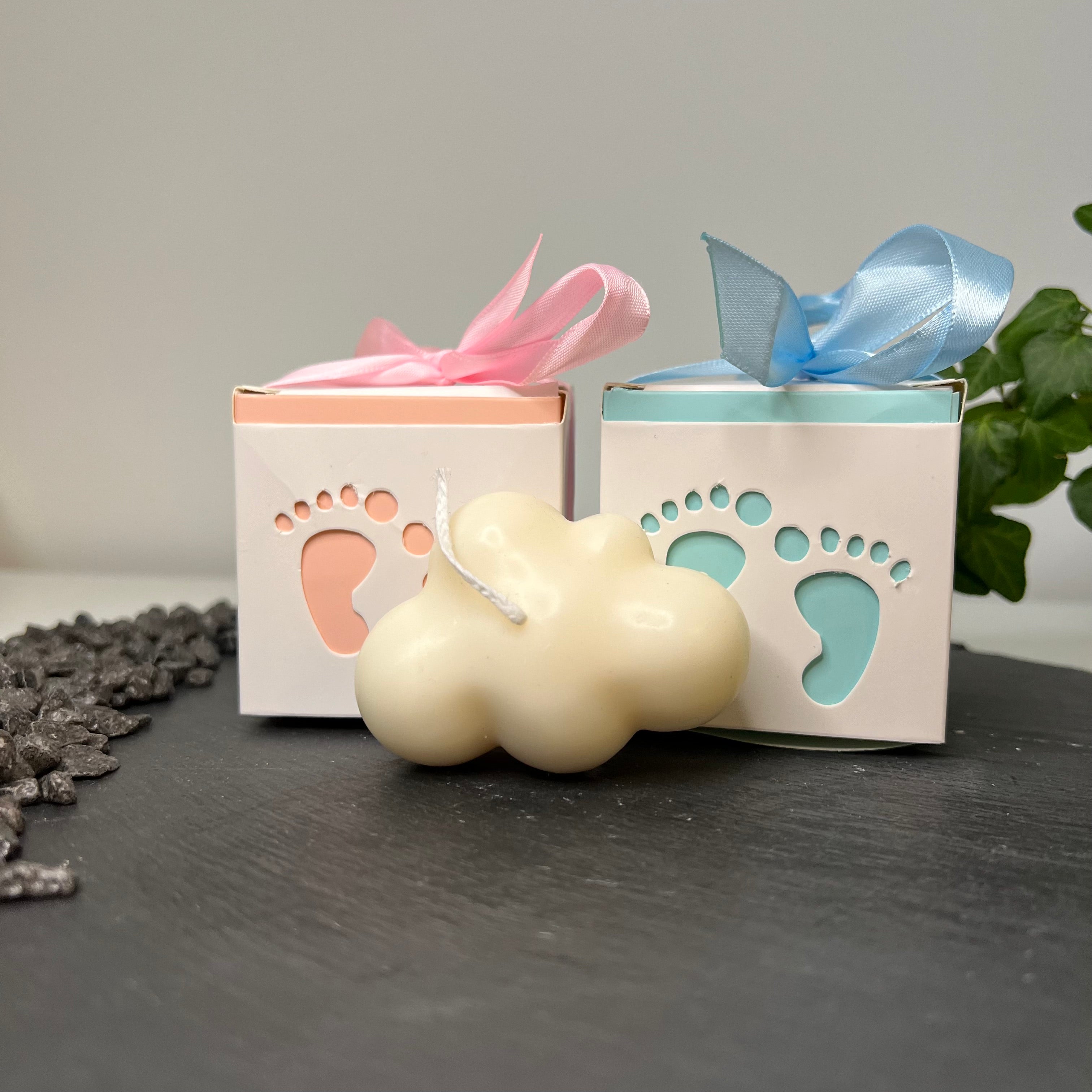 Unsere Dreamy Cloud Glow Gastgeschenk Kerze ist perfekt geeignet als Geburtstagsgeschenk. Auch als Geschenk für besondere Anlässe wie Weihnachen, Ostern, Verlobungen und Hochzeiten ist diese Wolken Kerze ideal. Mit ihrem stilvollen Design zieht sie jeden Blick auf sich.