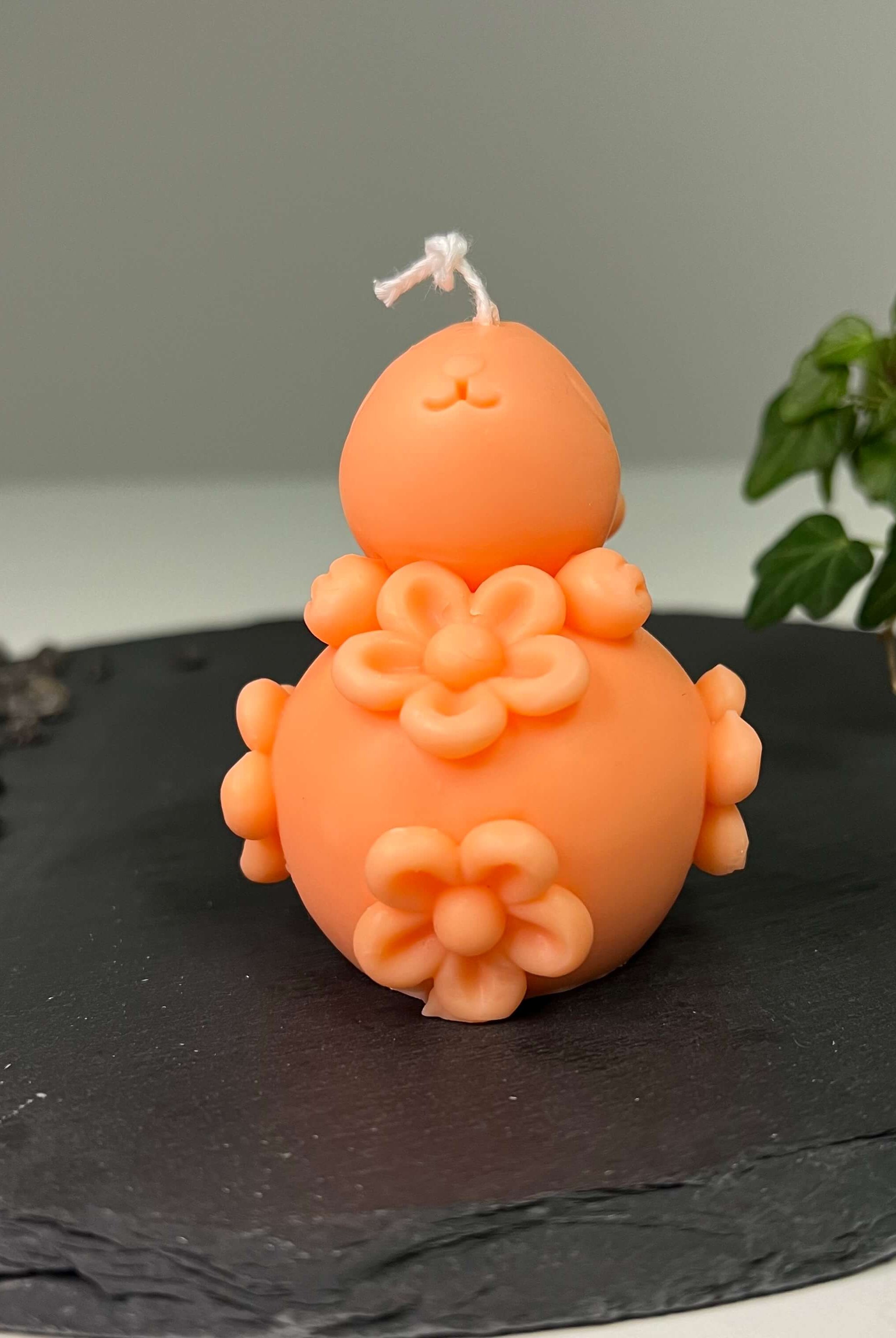 Unsere Enchanting Rabbit Kerze ist in verschiedenen Düften erhältlich. Diese Duftkerze hat einen angenehmen und beruhigenden Geruch. Sie ist perfekt für entspannte und gemütliche Tage geeignet.