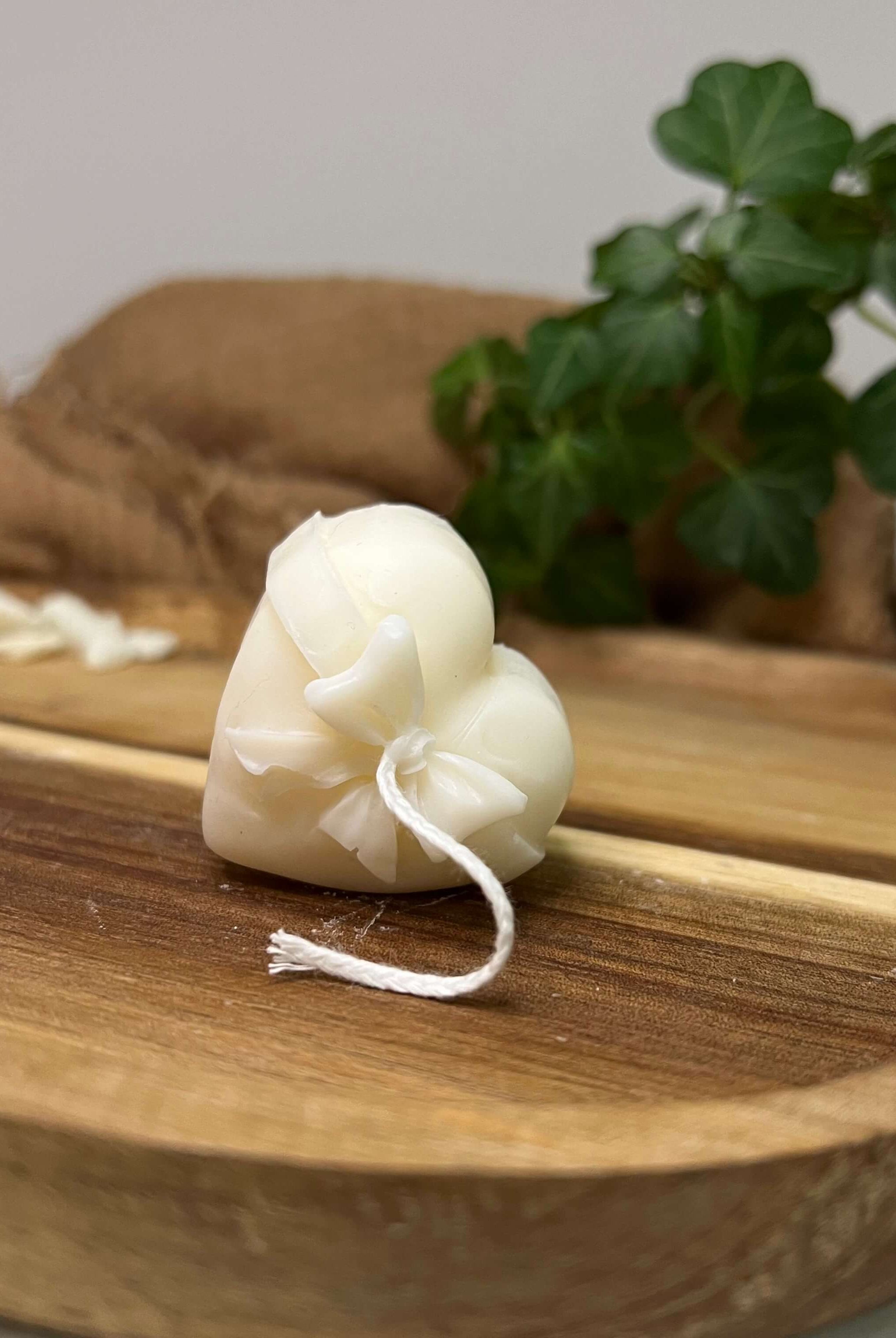 Die Flames of Love Kerze ist das perfekte Ostergeschenk und Weihnachtsgeschenk. Man kann sie auch als Valentinstagsgeschenk und Geburtstagsgeschenk nutzen.