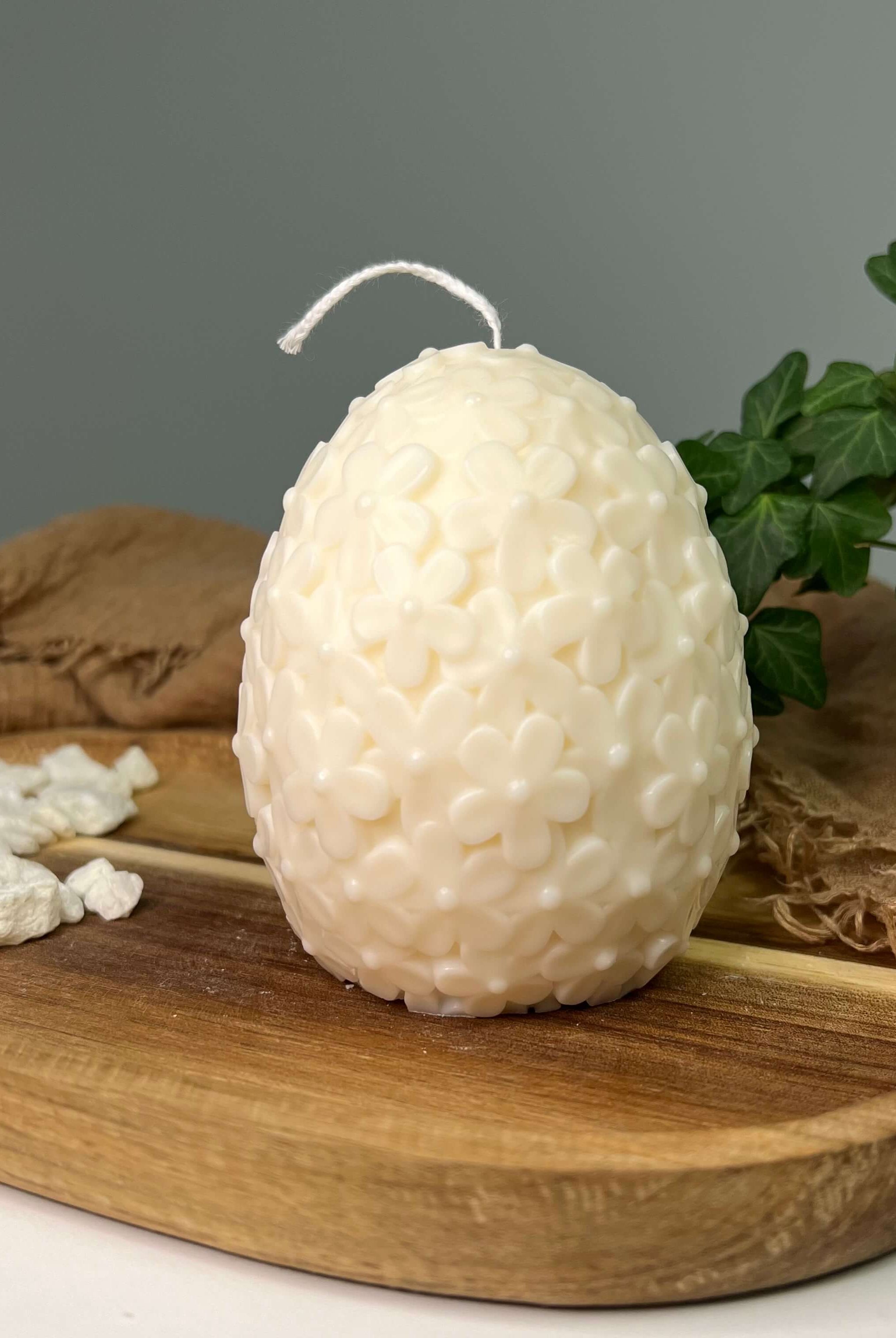 Unsere Floral Easter Egg Brilliance Duftkerze ist in mehreren Düften erhältlich. Der Duft hat einen beruhigenden Geruch. Perfekt für entspannte und gemütliche Tage.