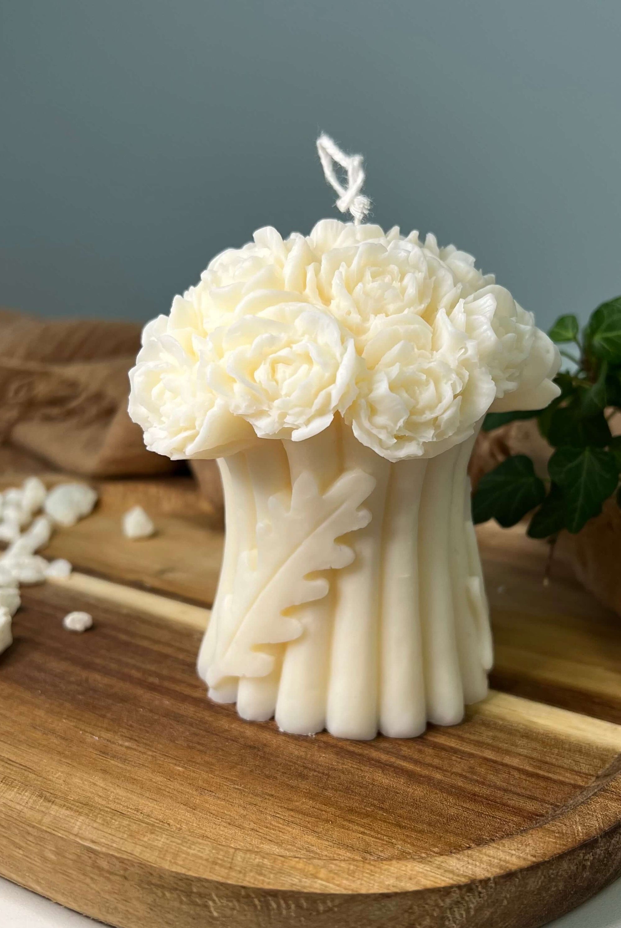 Die flower cascade glow Kerze ist ideal als Geschenk geeignet. Man kann sie als Weihnachtskerze, Osterkerze und als Hochzeitskerze verwenden. Mache deinen Freunden und Familie eine Freude!