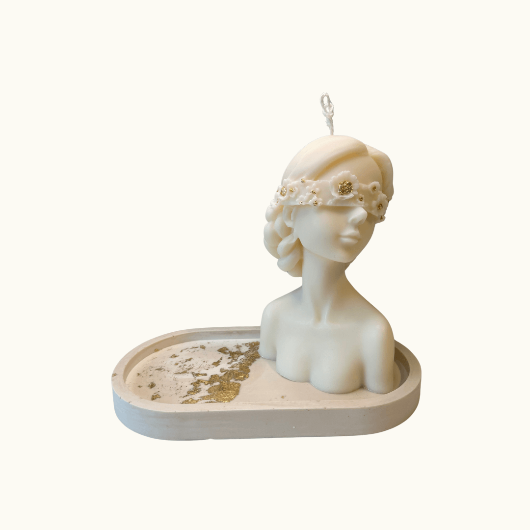 Auf diesem Bild sieht man die Glamourous Lady Geschenke-Set. Diese ist handgemacht aus Bio Sojawachs und Jesmonite.