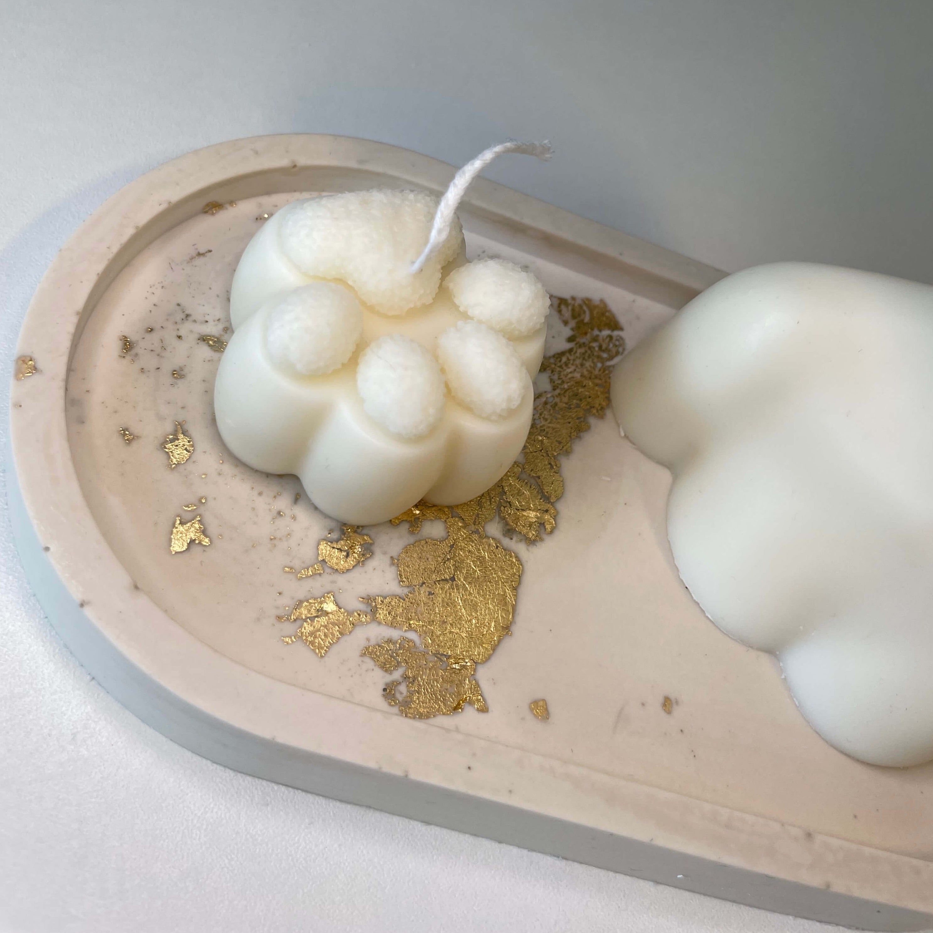 Unser Glamourous Pet Harmony Bundle ist in verschiedenen Düften erhältlich. Die Düfte haben einen angenehmen und beruhigenden Geruch. Es ist perfekt für entspannte und gemütliche Tage.