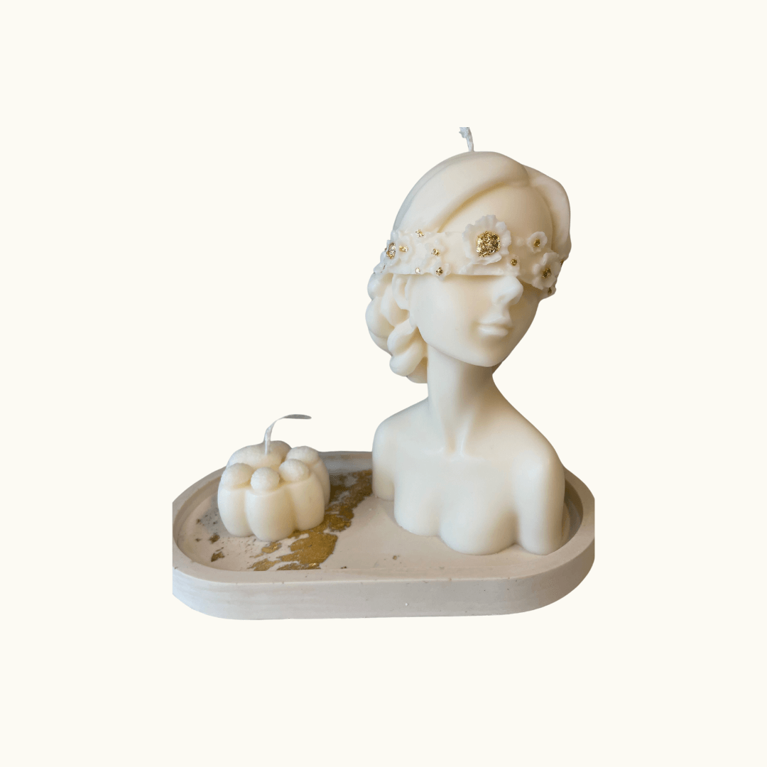 Auf diesem Bild sieht man unser Glamourous Pet Harmony Bundle. Er ist handgemacht aus Bio Sojawachs und Jesmonite. Außerdem ist er nachhaltig, vegan und umweltfreundlich.