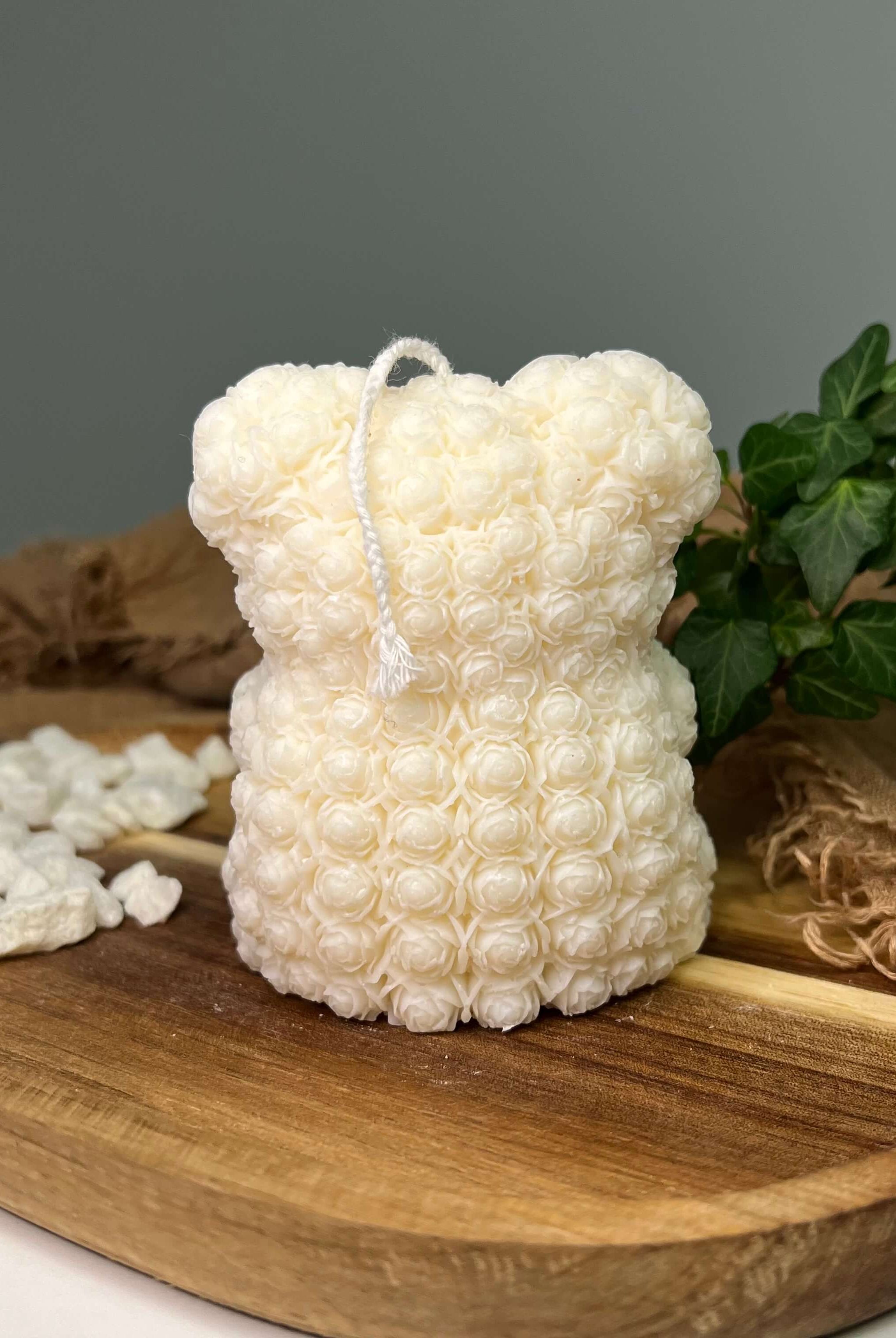 Die stilvolle Heartfelt Bear Flame Kerze ist einzigartig und ein Unikat. Sie ist nachhaltig und vegan.