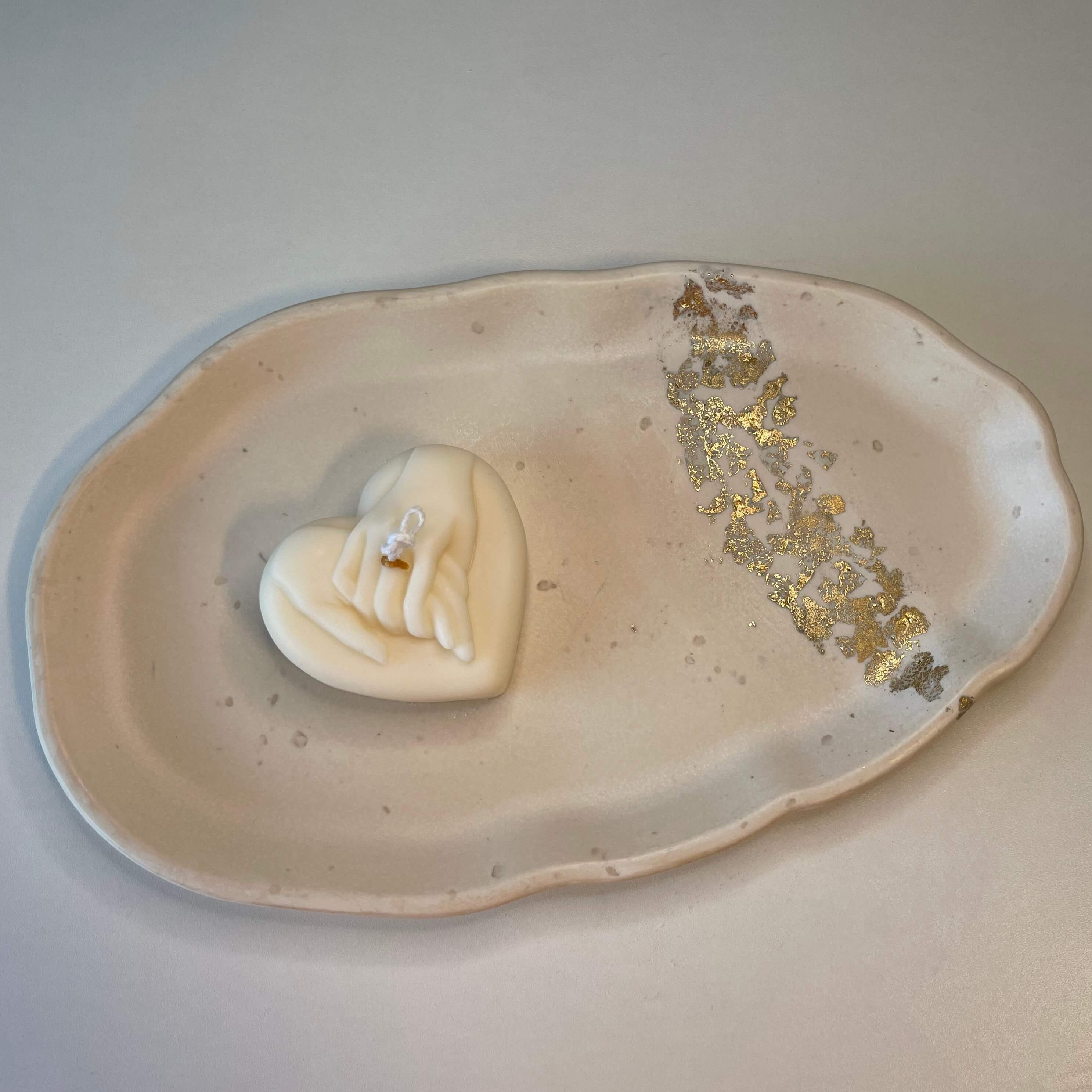 Unser Heartfelt Unity Geschenke-Set. Es ist in verschiedenen Düften erhältlich. Die Düfte haben einen angenehmen und beruhigenden Geruch. Es ist perfekt für gemütliche und entspannte Tage.