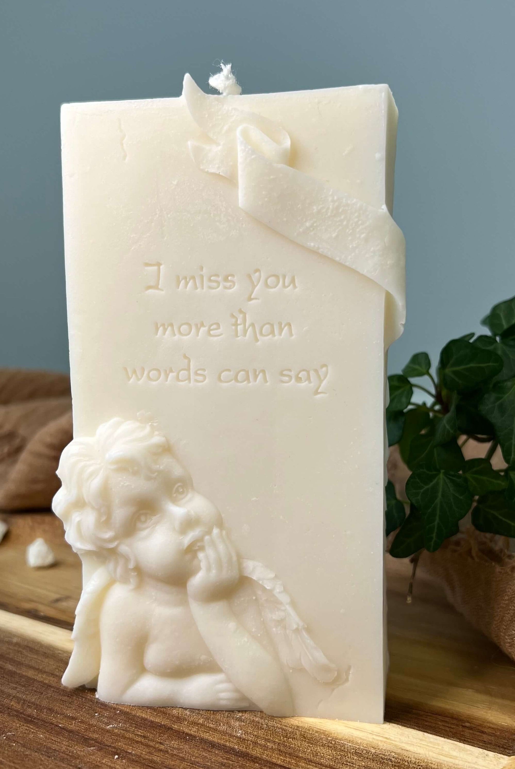 Die handgemachte Sojawachs Kerte Heavenly Remembrance Glow. Sie ist ideal als Geschenk geeignet. Das Material ist umweltfreundlich, sowie nachhaltig und Vegan.