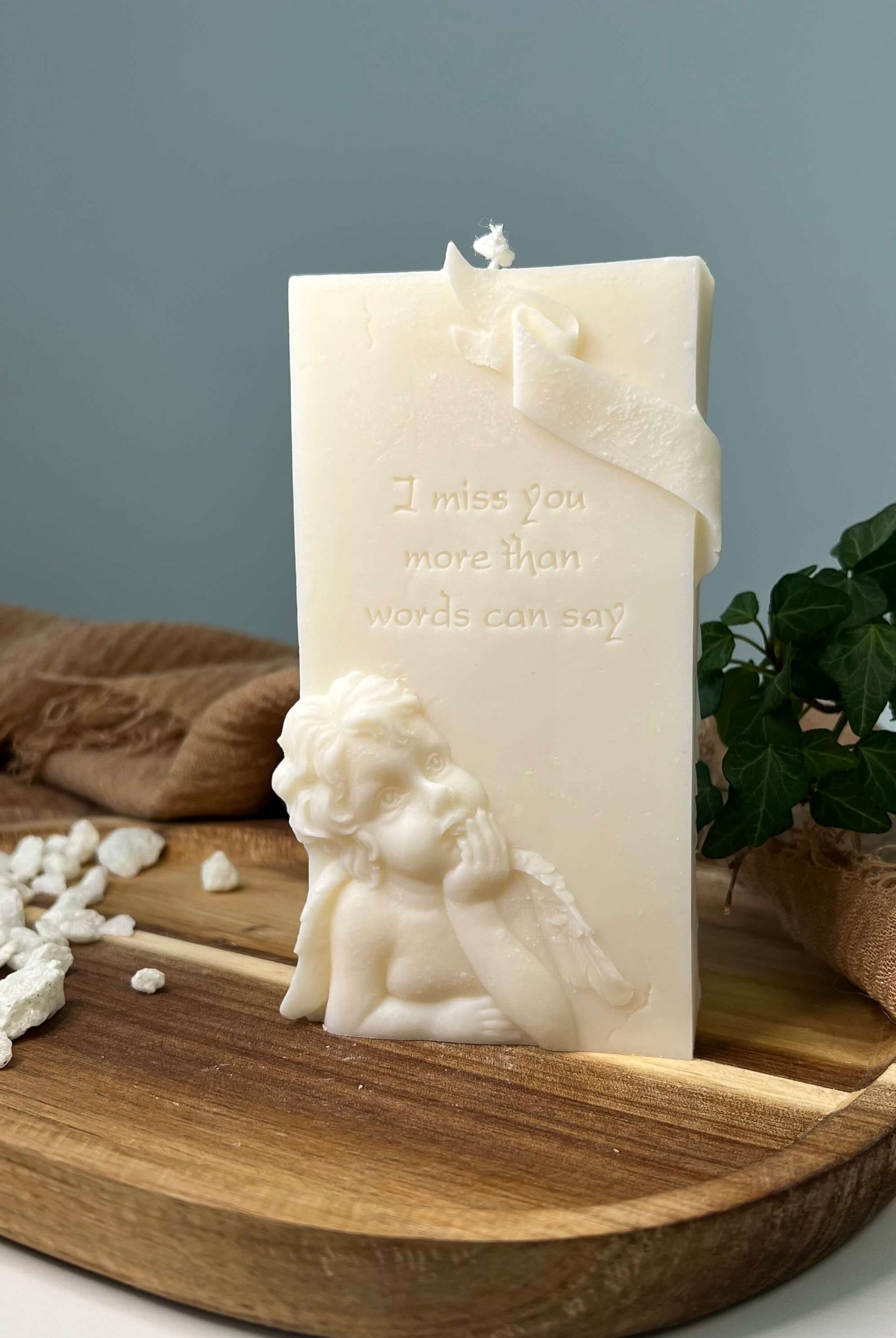 Heavenly Remembrance Glow Kerze. Sie ist perfekt als Dekoration in jeden Zuhause einsetzbar. Die Designer Kerze sieht elegant und ästhetisch aus.