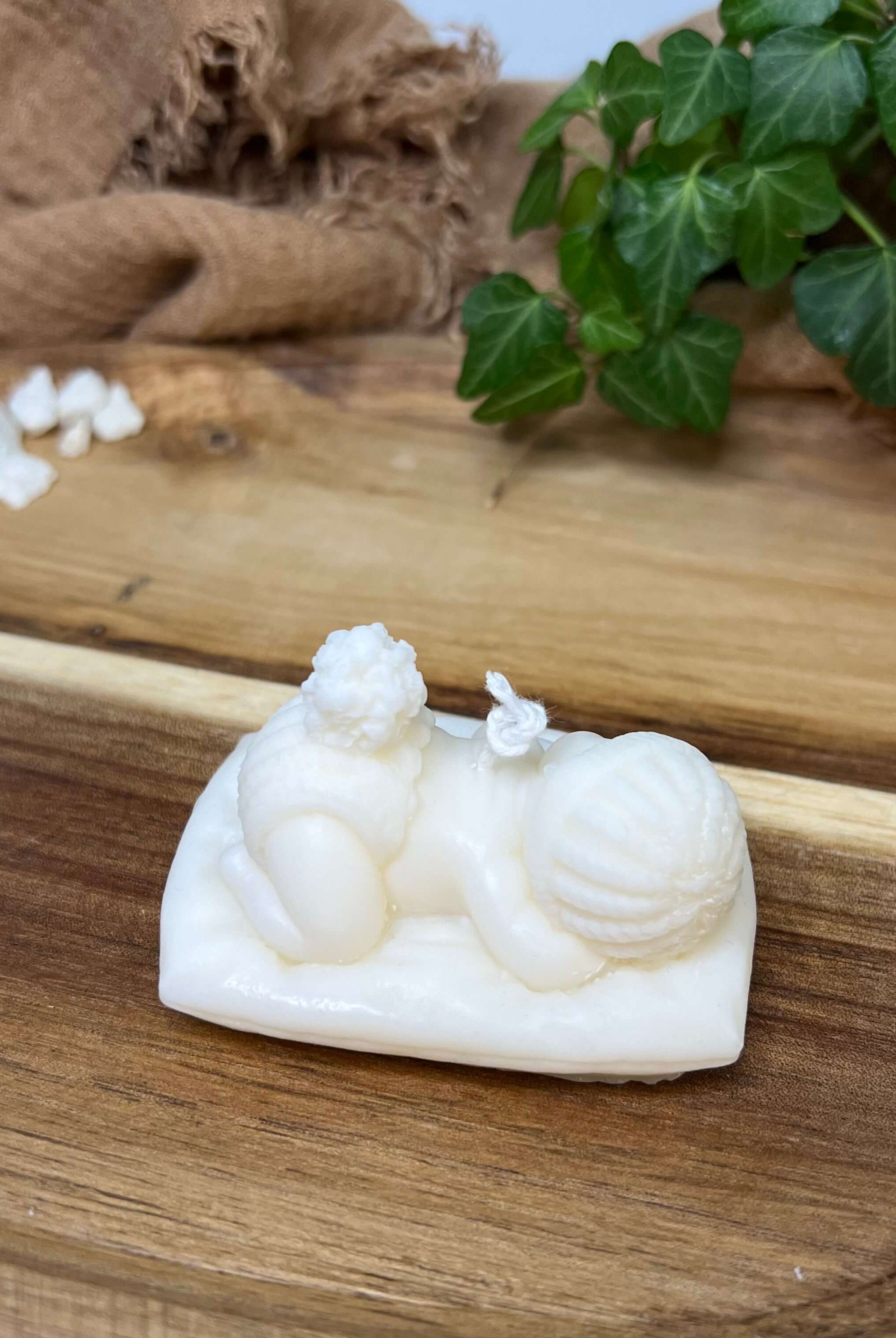 Heavenly Slumber Baby Kerze, handgemacht aus hochwertigem Sojawachs. Mit ihrem stilvollen Aussehen ist sie ideal als Weihnachtskerze und Osterkerze geeignet.