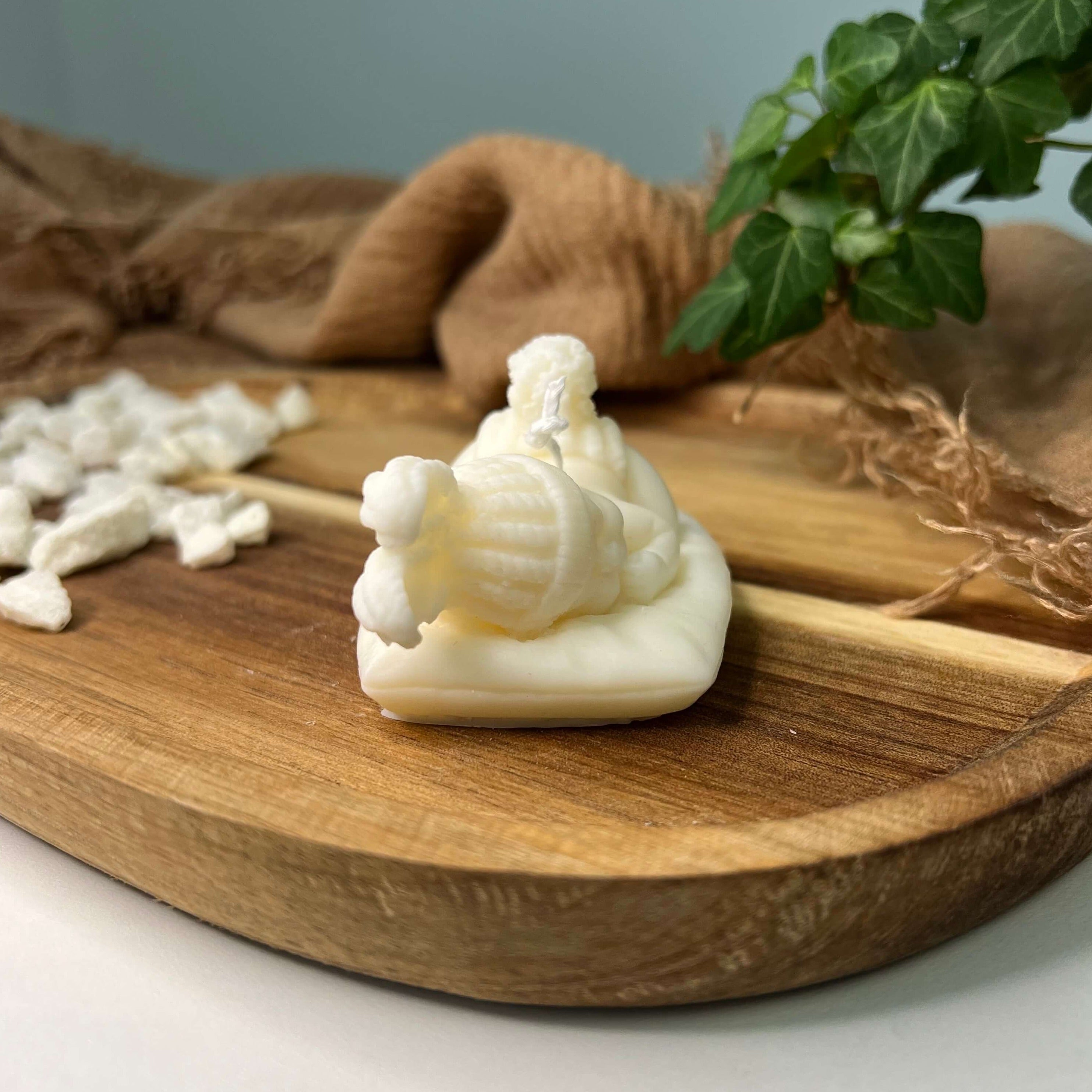 Heavenly Slumber Bunny Kerze, handgemacht aus hochwertigem Sojawachs. Mit ihrem stilvollen Aussehen ist sie ideal als Weihnachtskerze und Osterkerze geeignet.