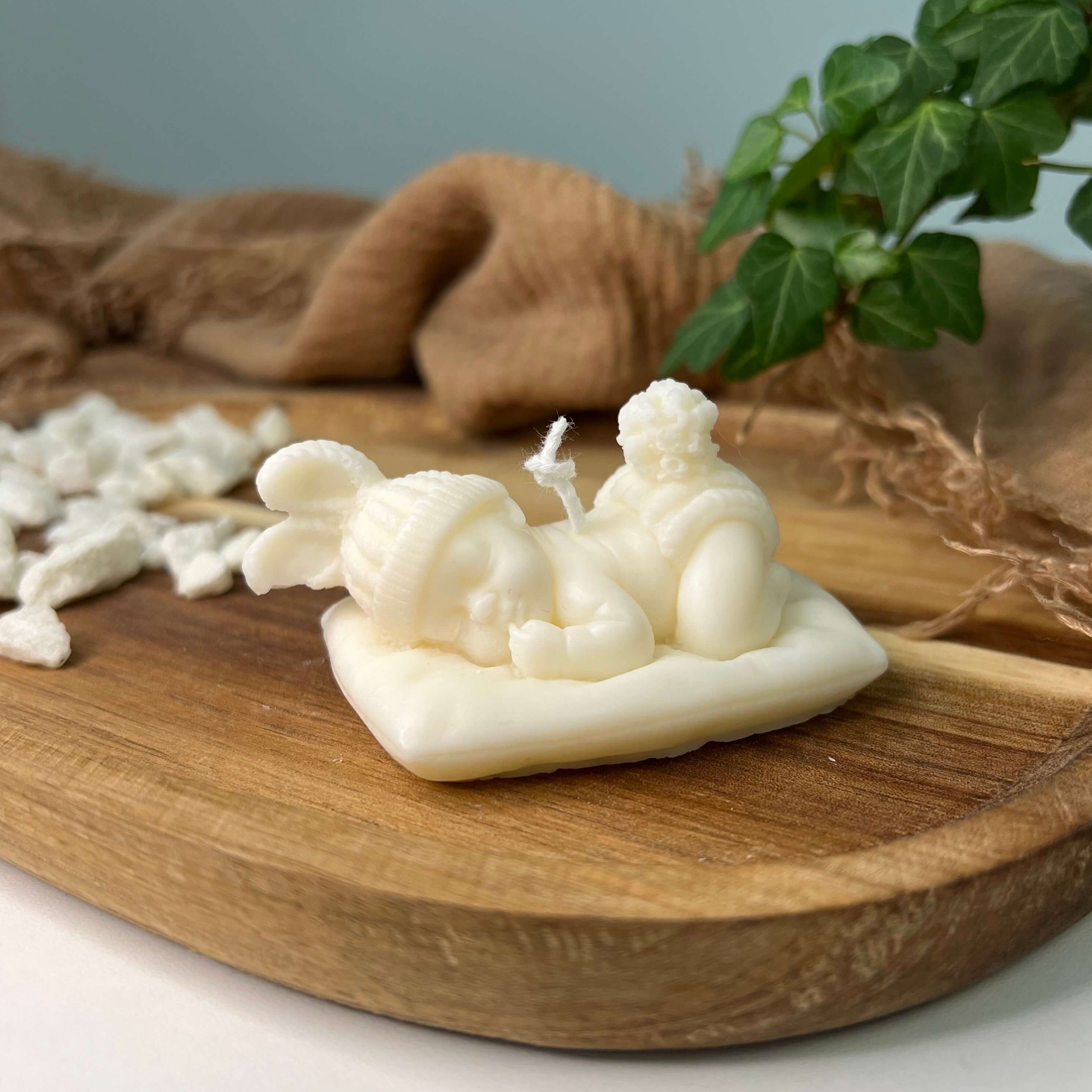 Zusehen ist die Heavenly Slumber Bunny Kerze. Sie ist perfekt als Geschenk geeignet. Man kann sie als Gastgeschenk für Babypartys oder Geburtstage verwenden.