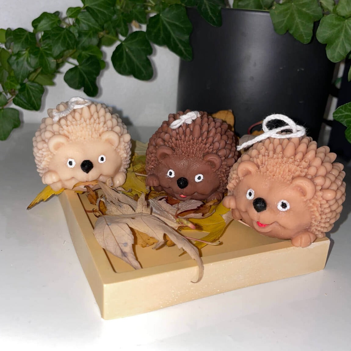 Hedgehog Enchantment Kerze. Diese Igelkerze ist das perfekte Ostergeschenk, Weihnachtsgeschenk und perfekt für Herbst geeignet.