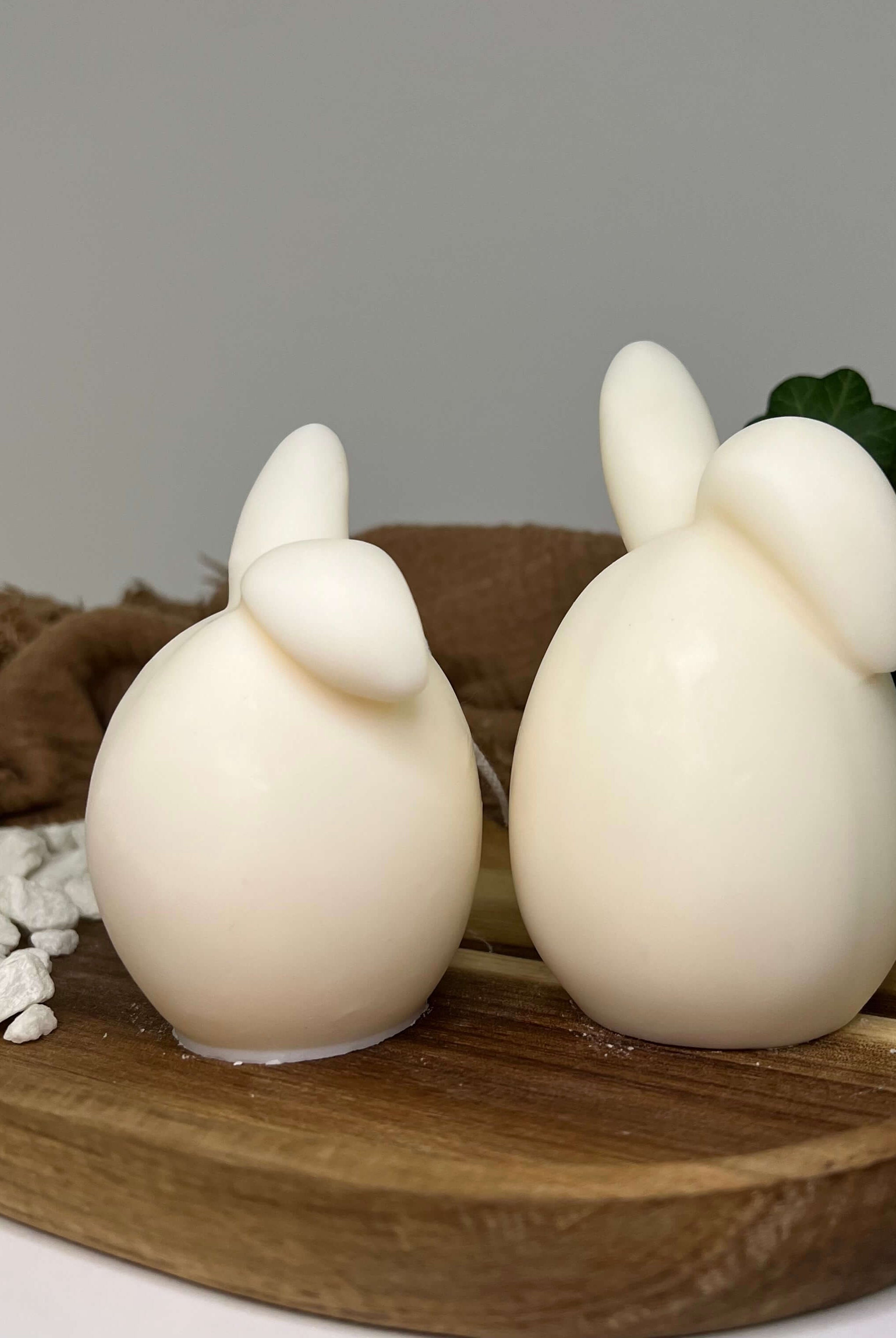 Die Hoppy Easter Egg Kerze ist handgemacht aus Bio Sojawachs. Sie ist nachhaltig, vegan und umweltfreundlich.