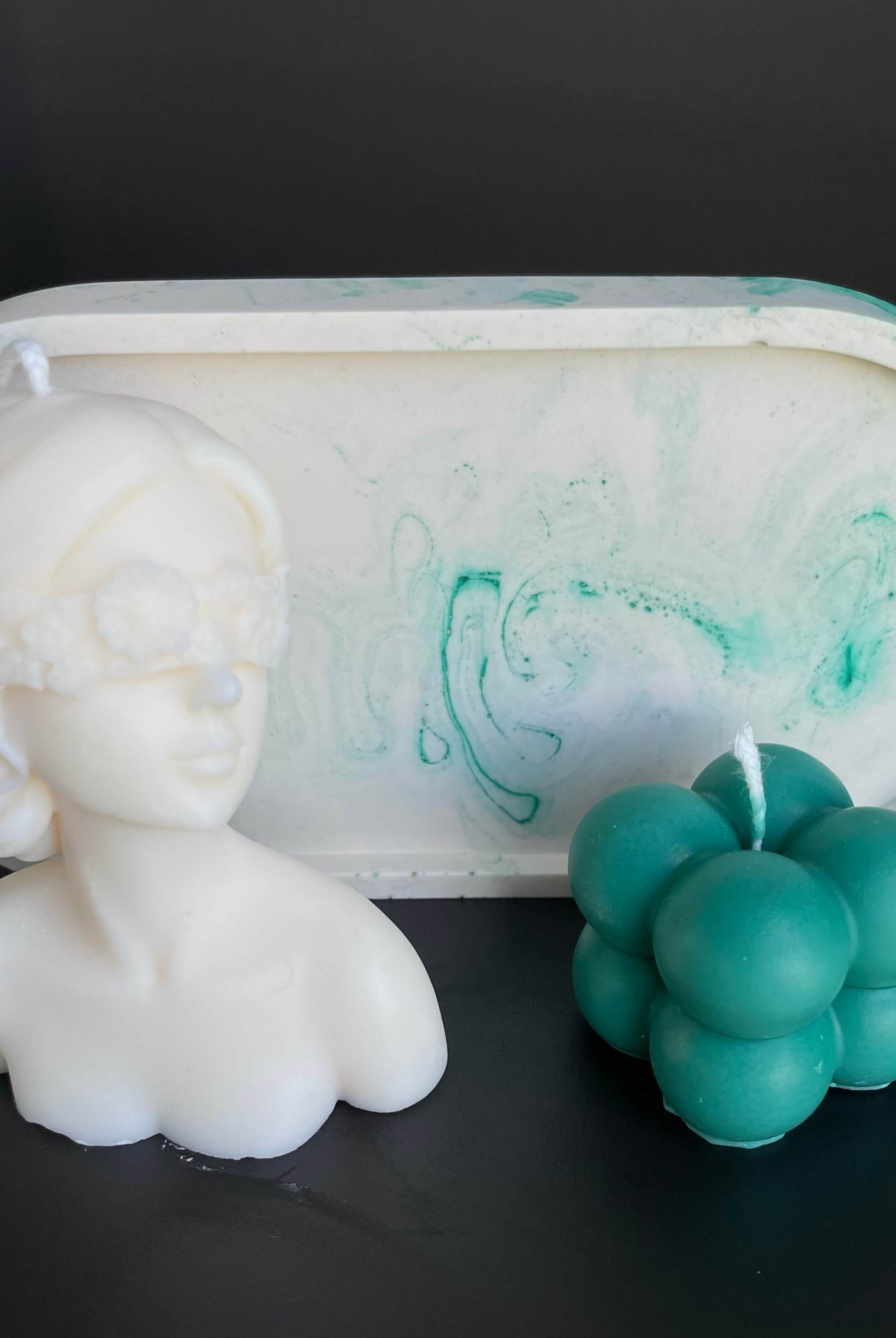 Das LadyGlow & BubblyWhisper Geschenke-Set ist das perfekte Gastgeschenk, Geburtstagsgeschenk, Ostergeschenk und Weihnachtsgeschenk. Es sieht einzigartig und stilvoll aus.