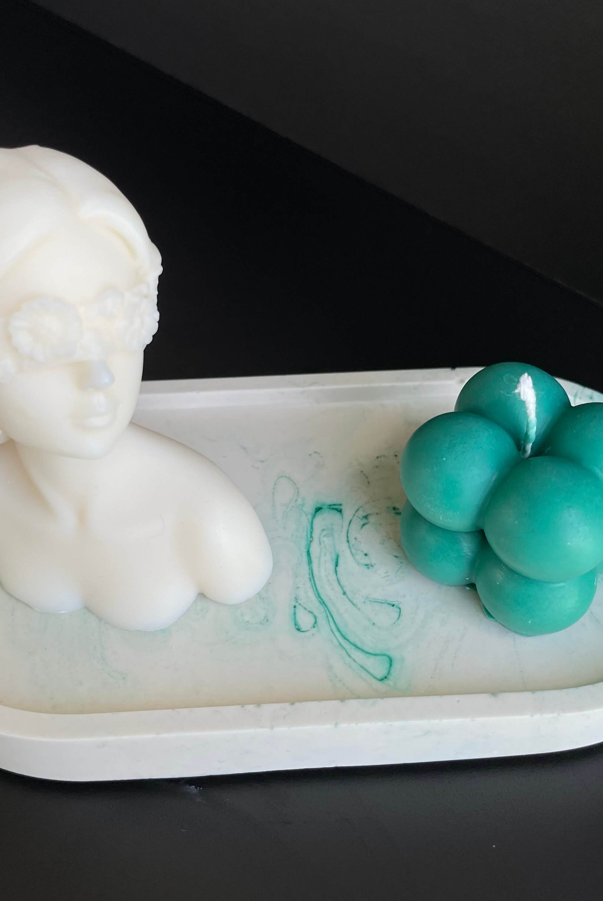 Unser LadyGlow & BubblyWhisper Geschenke-Set. Es ist in verschiedenen Düften erhältlich. Die Düfte haben einen angenehmen und beruhigenden Geruch. Perfekt für gemütliche und entspannte Tage.