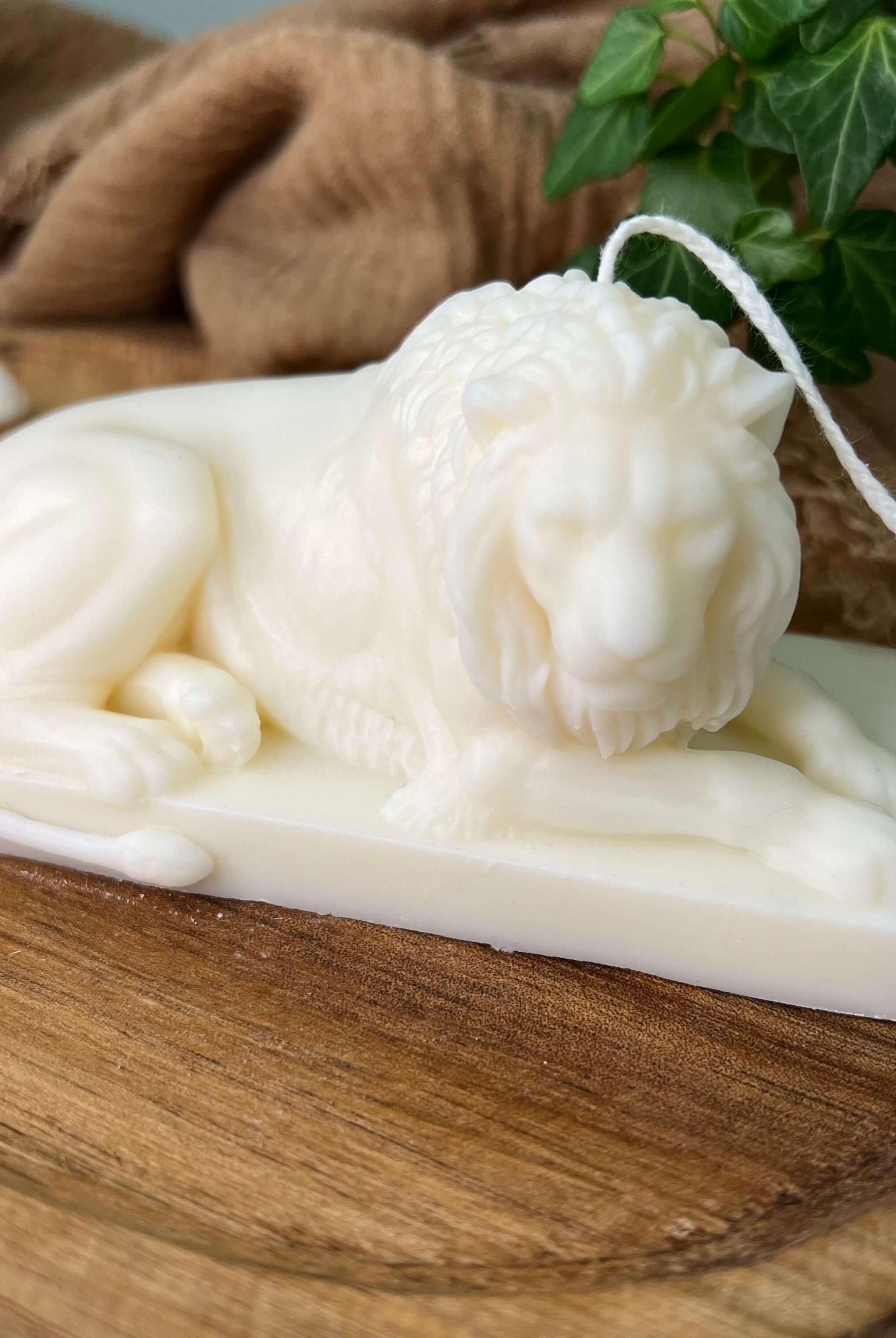 Die Lion Majesty Glow Kerze ist in verschiedenen Düften erhältlich. Die Düfte haben einen angenehmen Geruch und sind perfekt für gemütliche Abende.