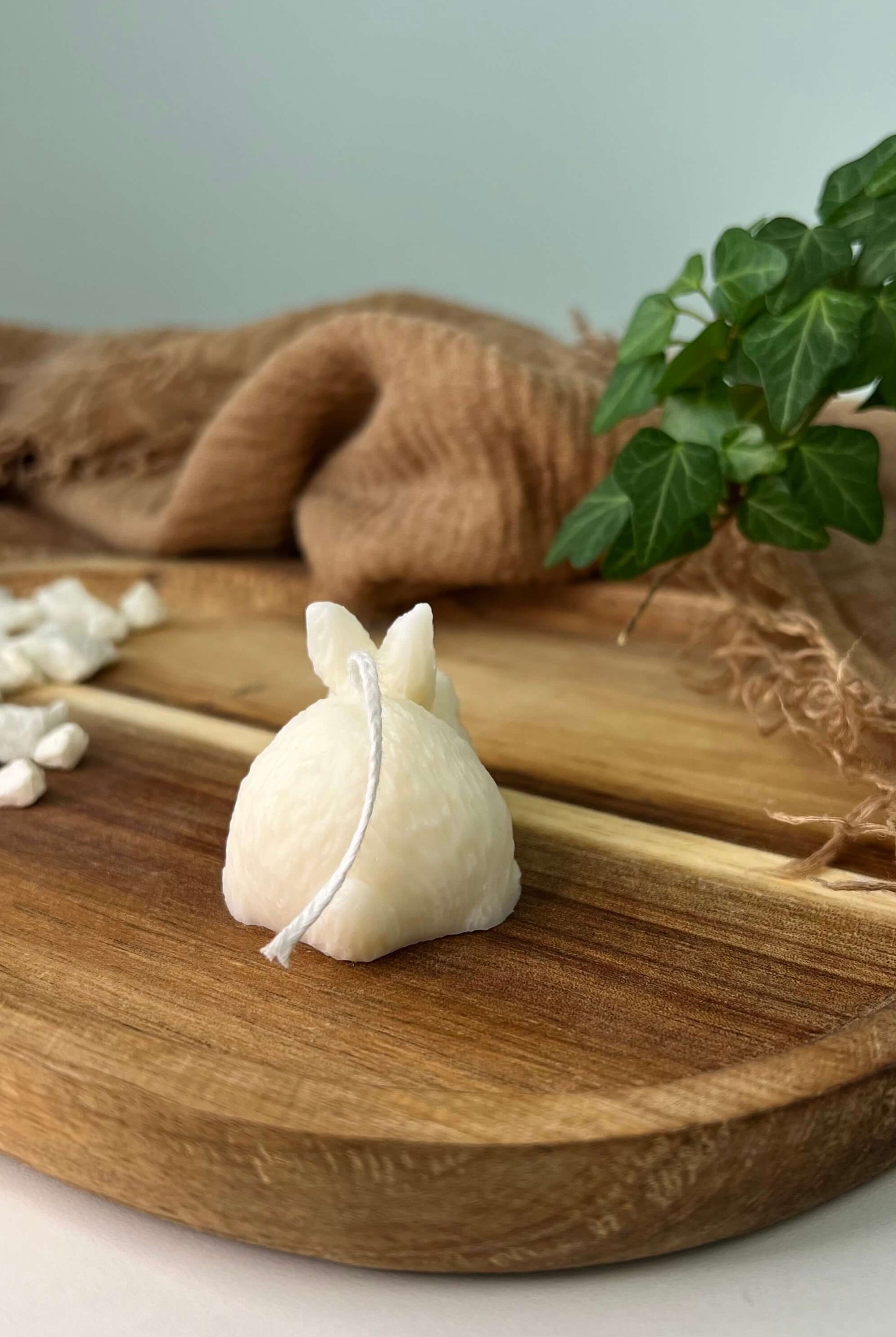 Die Little Bunny Gleam Sojawachs Kerze aus Handarbeit ist die ideale Osterkerze.