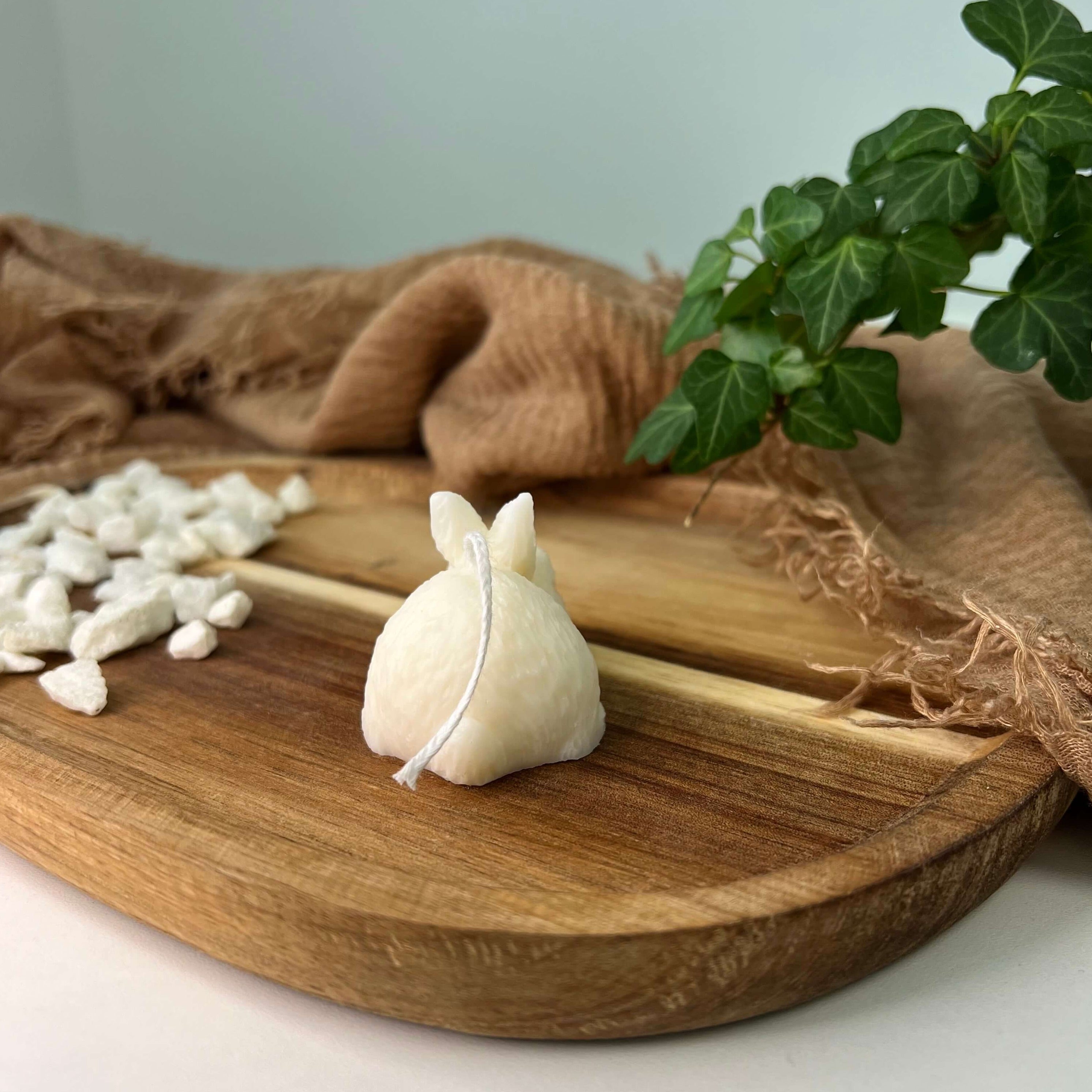 Die Little Bunny Gleam Sojawachs Kerze aus Handarbeit ist die ideale Osterkerze.