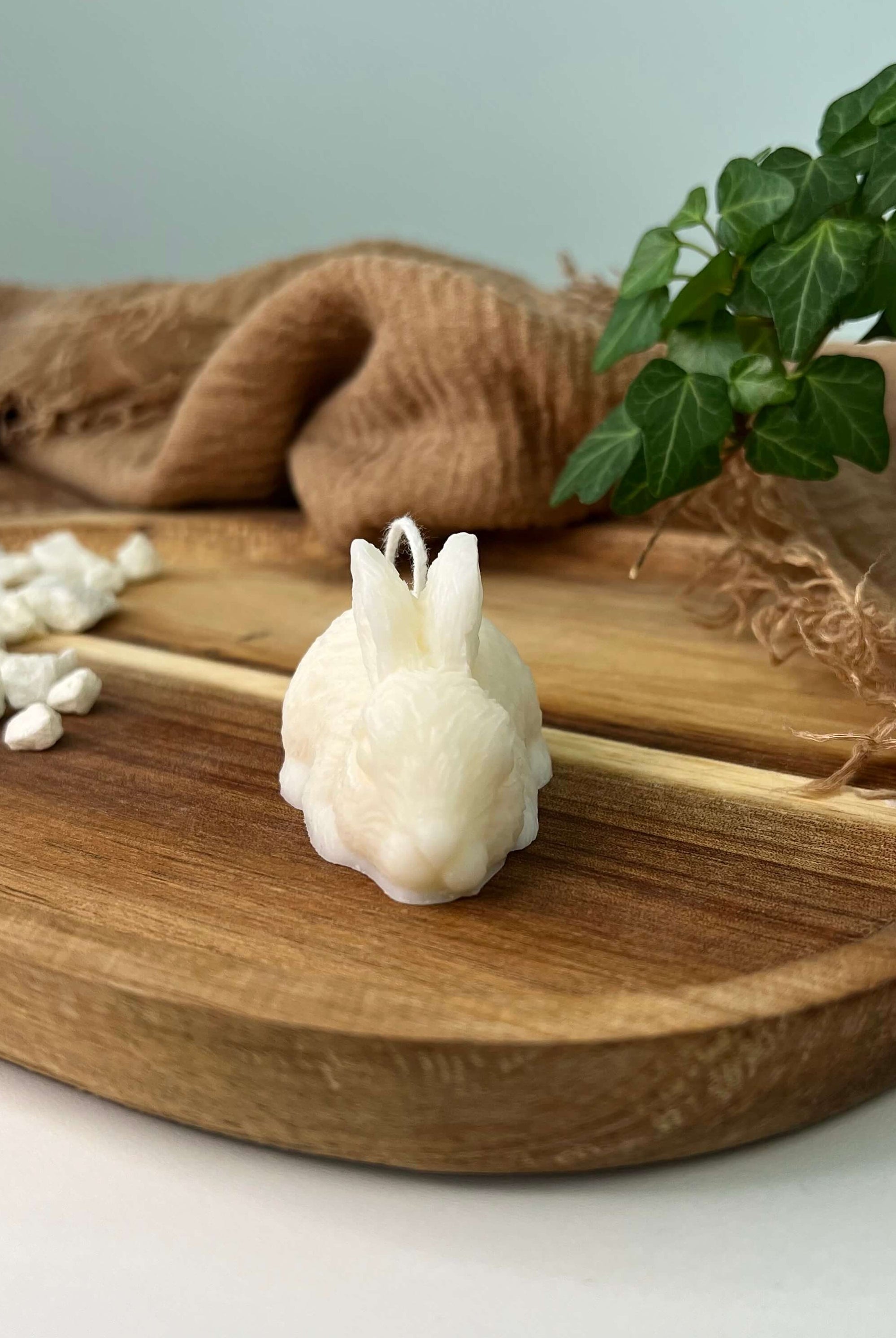 Little Bunny Gleam Hasenkerze. Diese Designerkerze ist in verschiedenen Düften erhältlich. Der Geruch ist entspannend und angenehm.