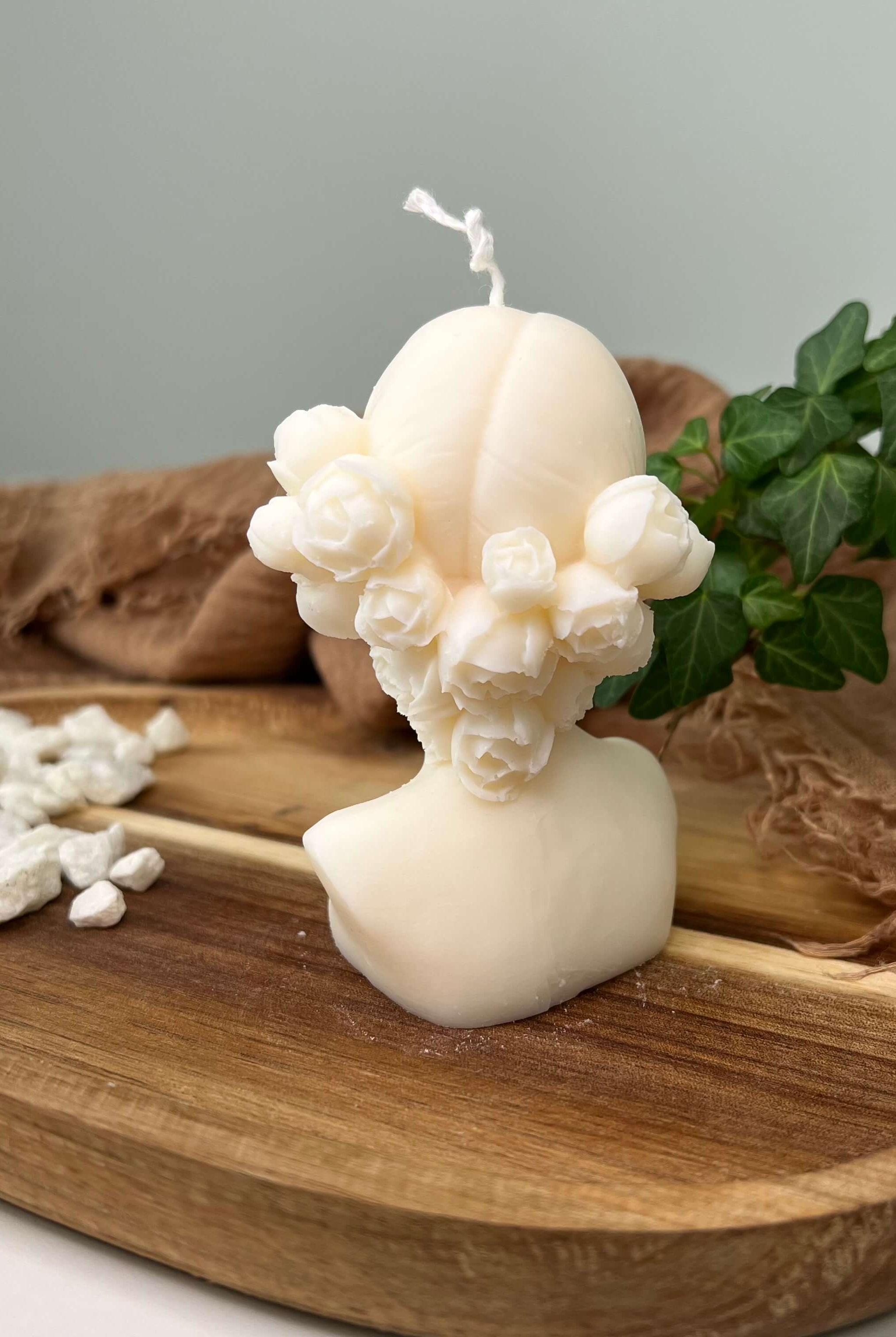 Madame Lumière Kerze. Ein Kunstwerk durch Handarbeit. In unserem Kerzenshop bekommt ihr Kerzen mit höchster Qualität.