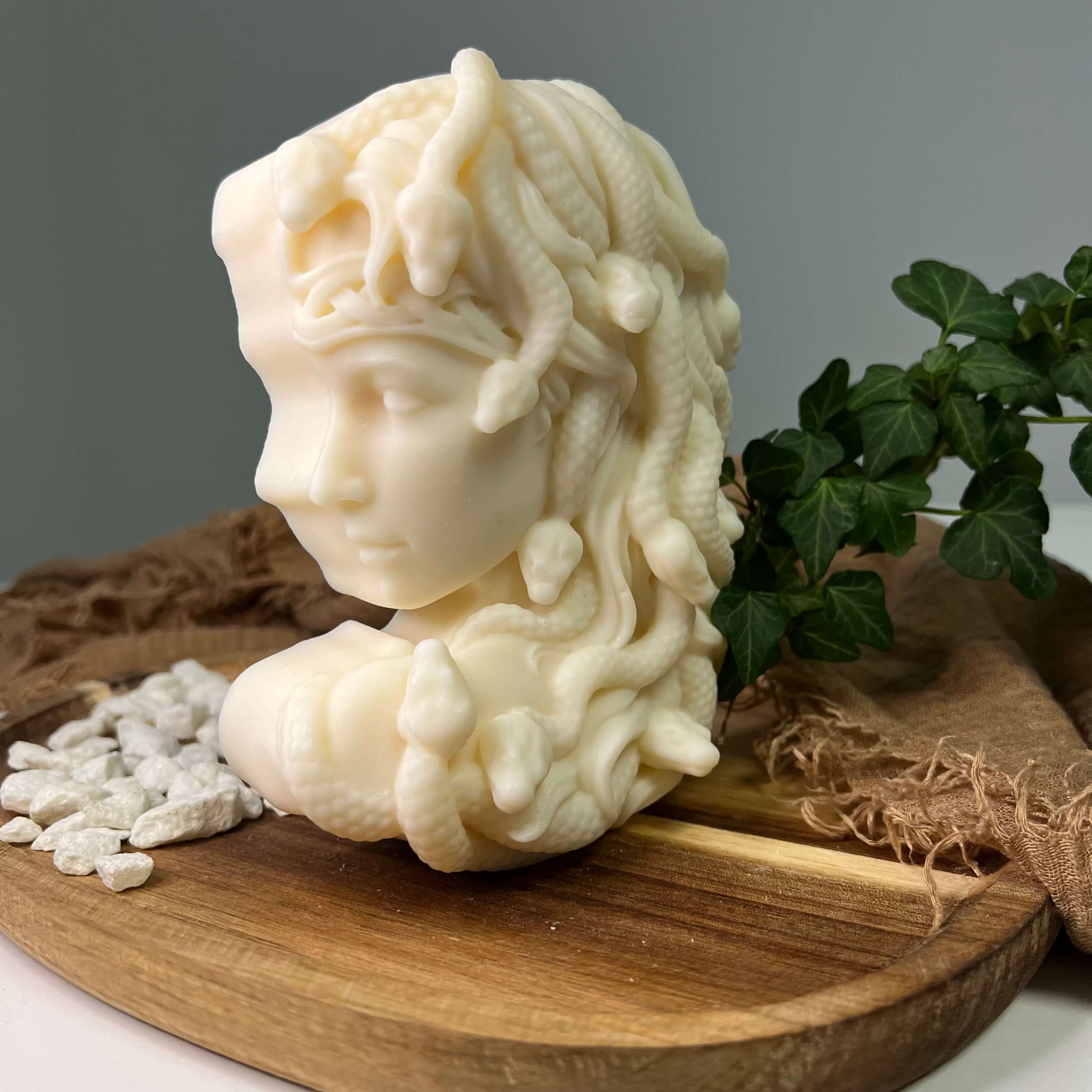 Die Medusa's Whispering Flames Kerze ist das ideale Geburtstagsgeschenk. Dank ihrem Design ist sie auch perfekt als Weihnachtsgeschenk, Ostergeschenk oder Hochzeitsgeschenk geeignet.
