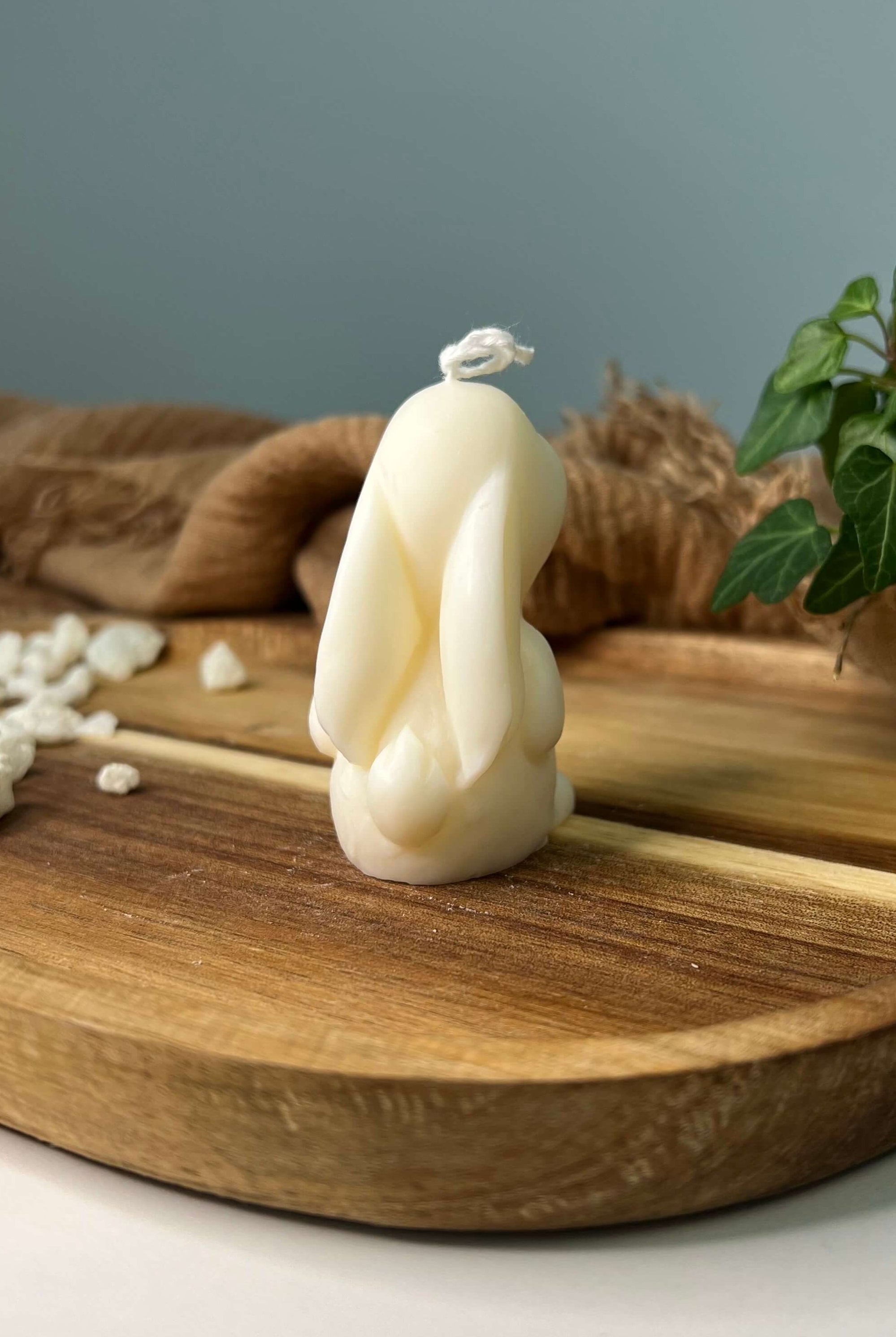 Unsere Mystic Meadow Bunny Light Kerze aus Bio Sojawachs. Perfekt als Geschenk für deine liebsten geeignet. Dazu ist sie auch nachhaltig und vegan und aus Hand gemacht.